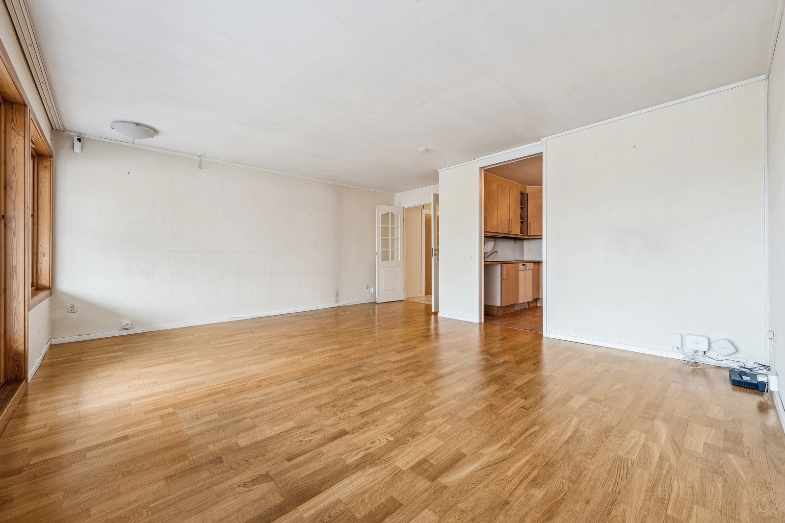 Delvis åpen stue/kjøkken løsning. Vegg mellom stue og kjøkken kan fjernes med enkle grep. Galleribilde