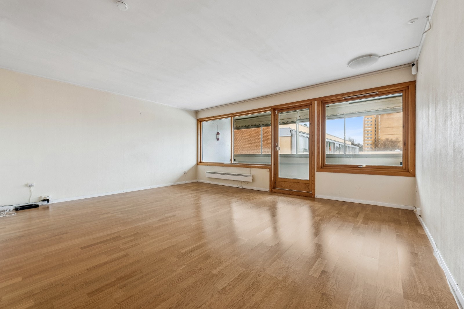 Velkommen til lys og romslig 3-roms med stor inglasset balkong med fin utsikt. Heis! Galleribilde