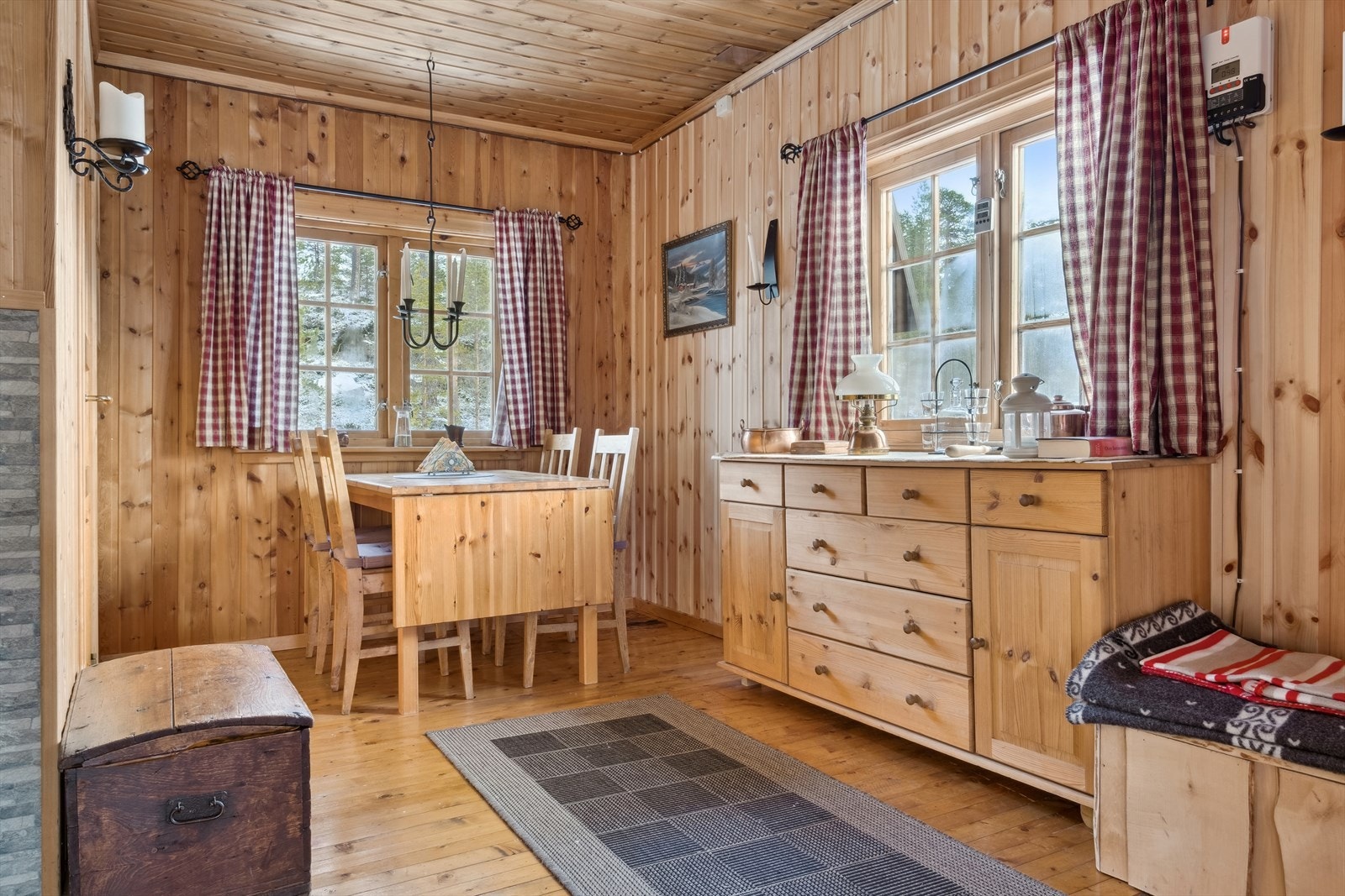 Stue/spisestue. Eventuelt et 3. soverom? Galleribilde