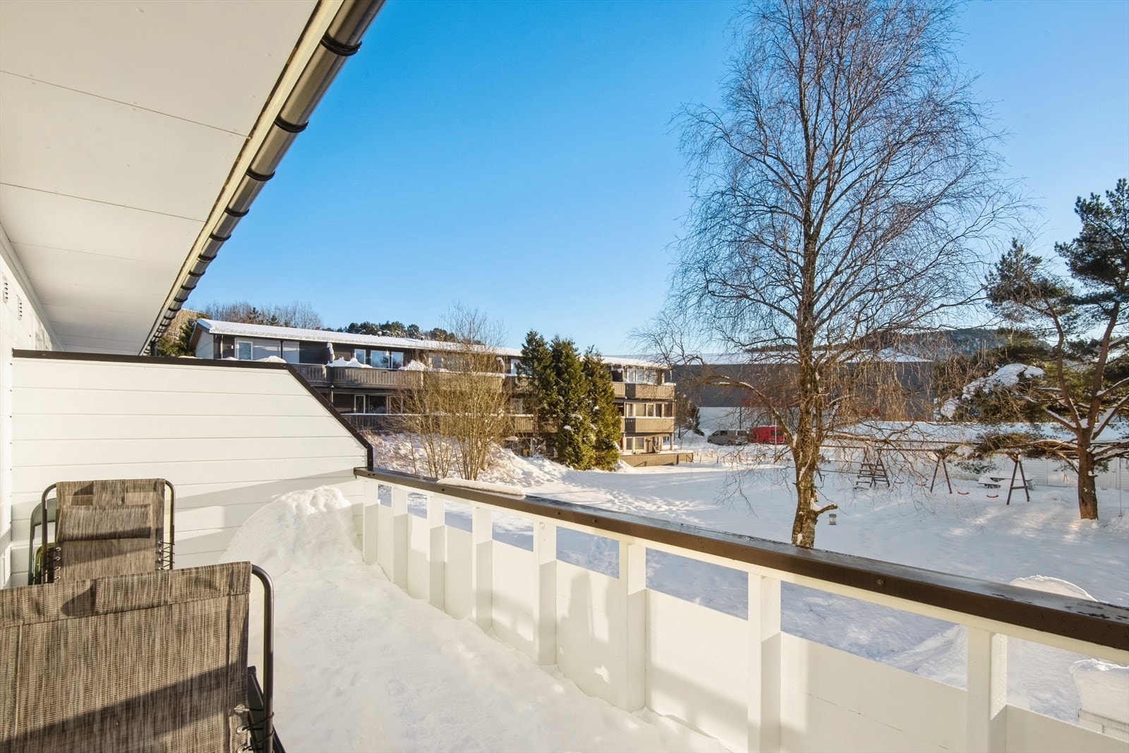 Balkongen har fine solforhold, og godt med plass til å innrede med utemøbler Galleribilde