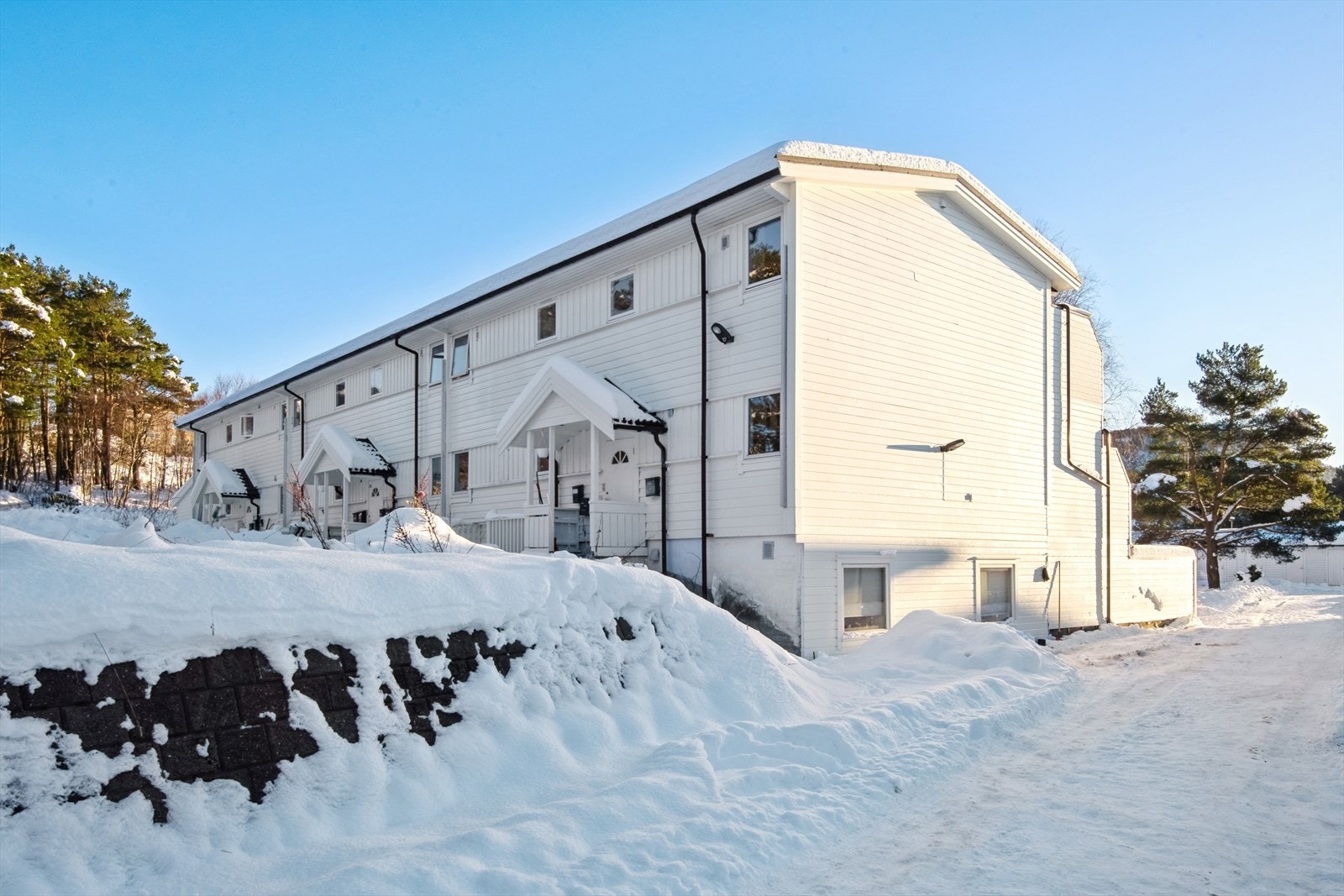 Fasade. Leiligheten disponerer også en parkeringsplass Galleribilde
