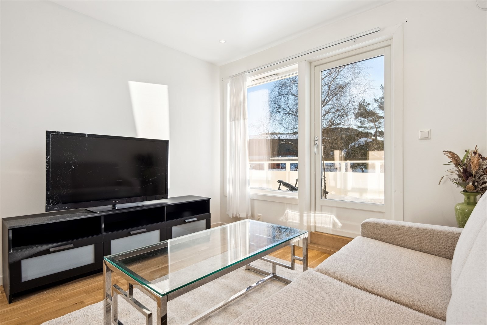 Leiligheten har en god planløsning som gjør det enkelt å innrede. Stuen har praktisk oppsett for sofa- og TV krok Galleribilde