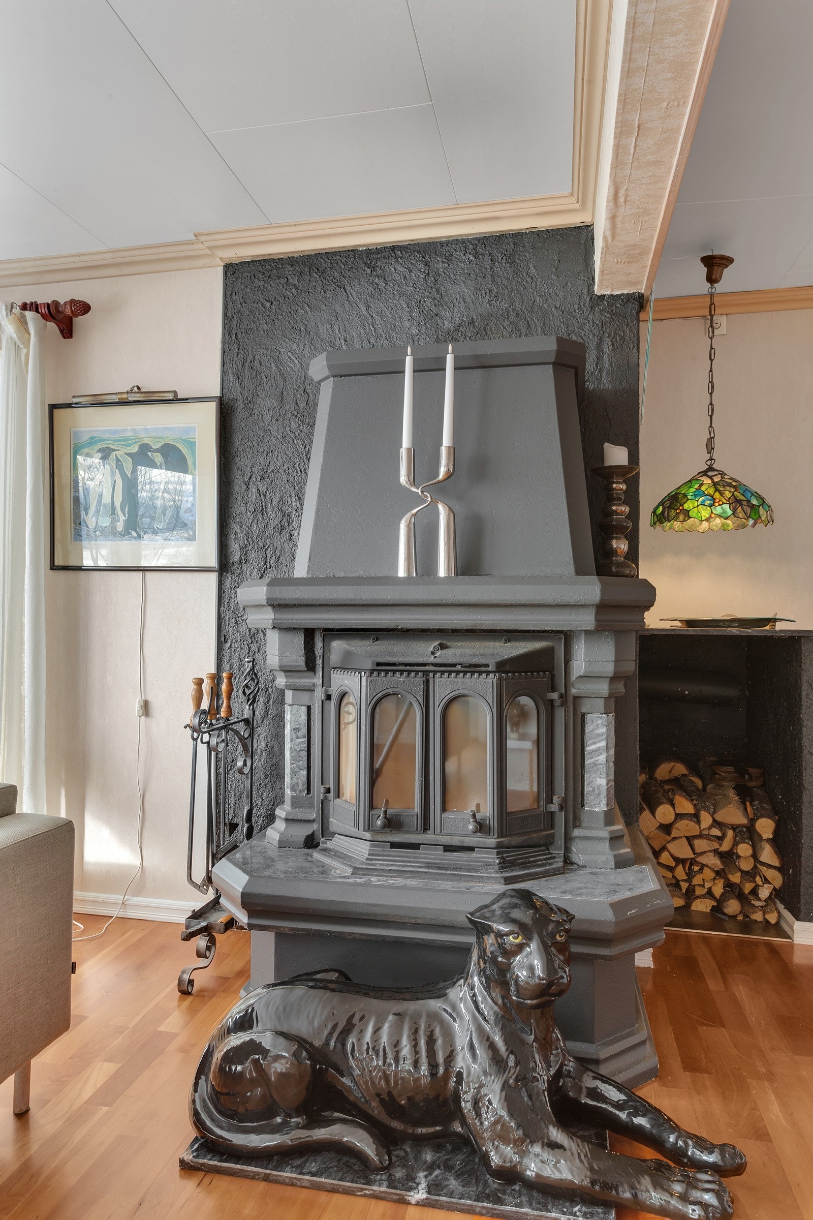 Det er vedfyring i stuen i u etg Galleribilde