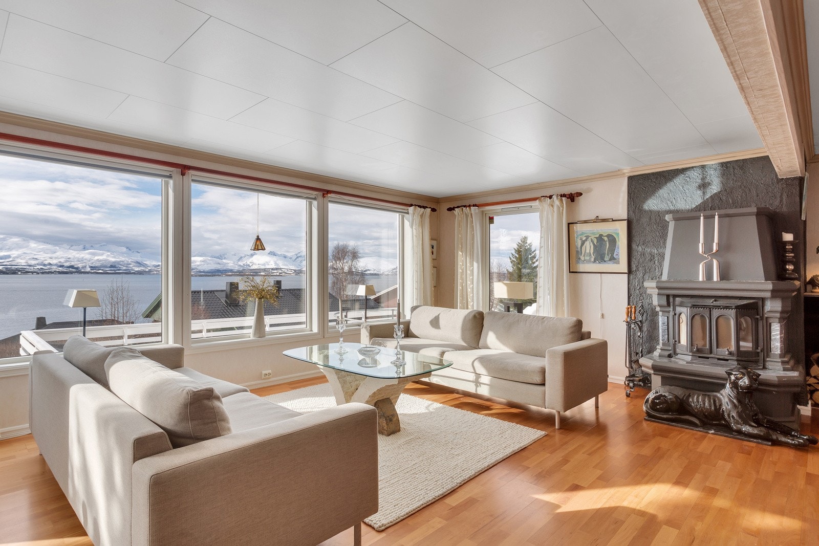 Lys og fin stue i u.etasje. Galleribilde