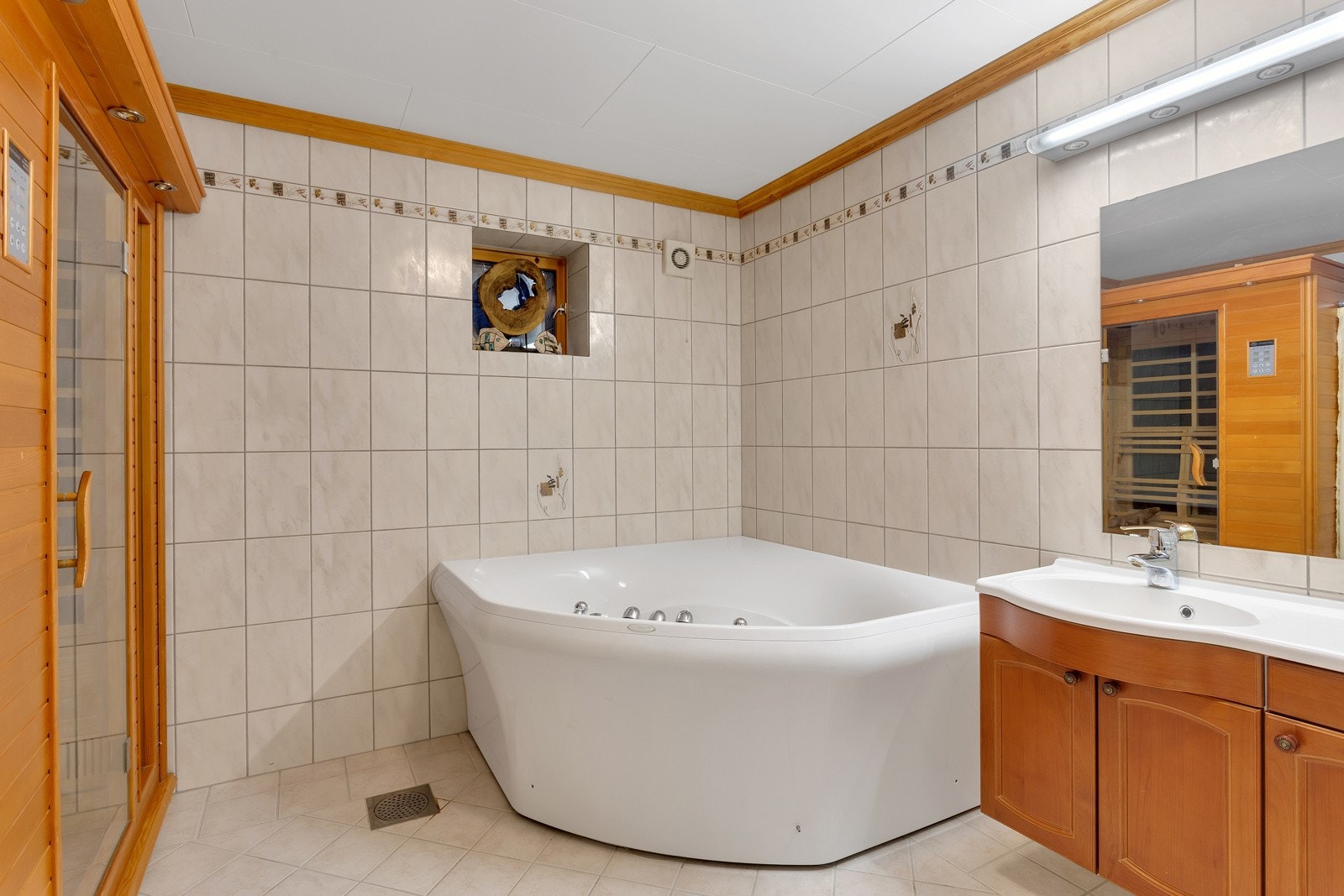 Flislagt bad med varme i gulv. Galleribilde