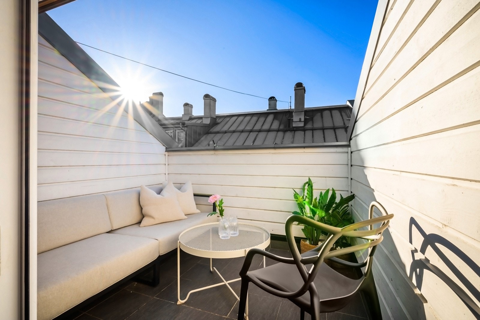 Boligen ligger i indre gård, og her bor tilbaketrukket, samtidig som man har kort gangavstand til yrende byliv og flere spennende bydeler. Galleribilde