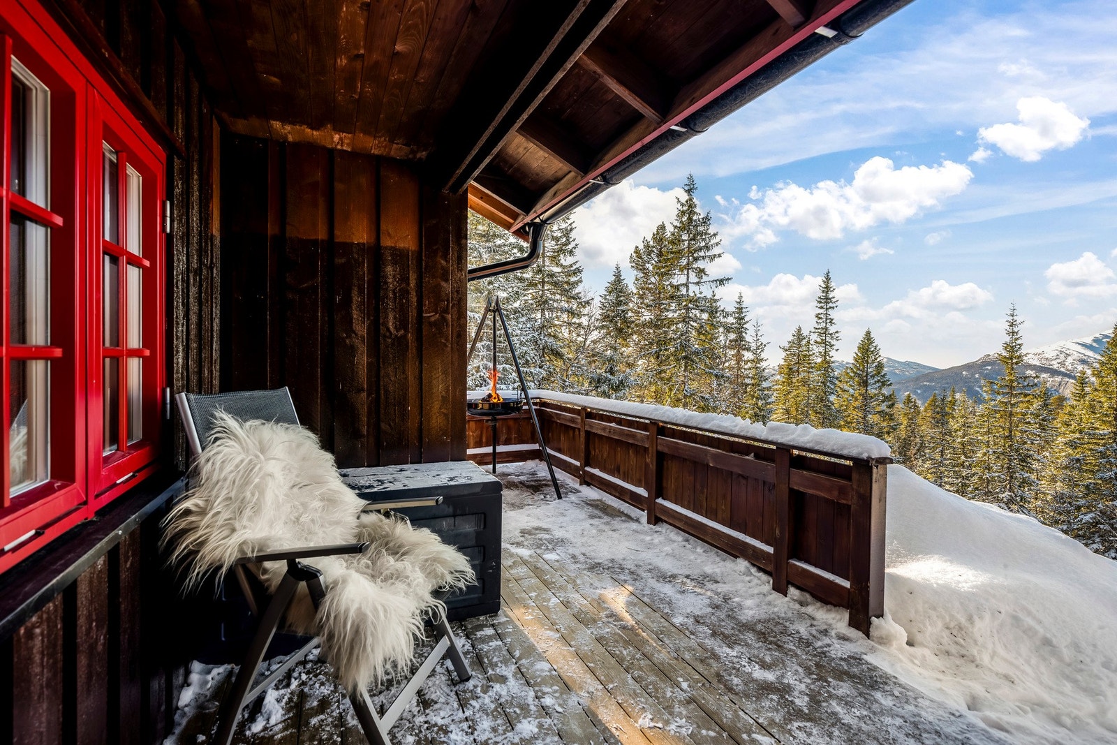 Overbygd veranda ved inngangspartiet Galleribilde