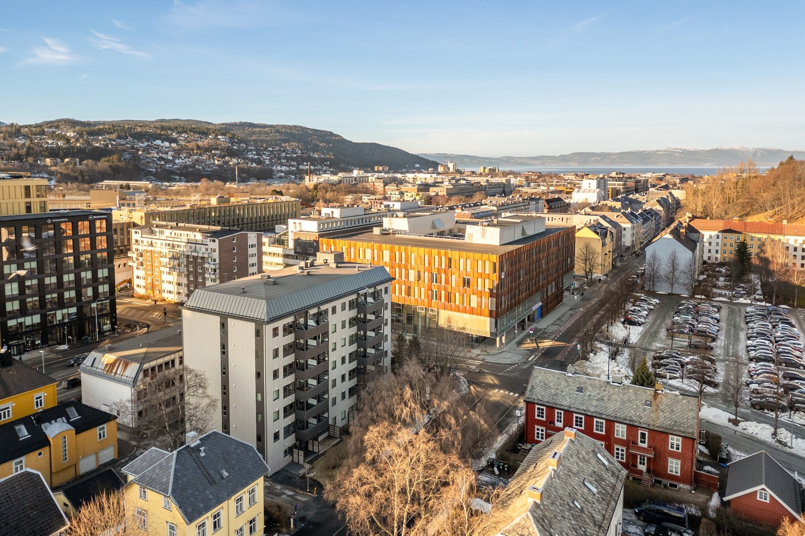 Boligen har en ettertraktet beliggenhet ved Høyskoleparken med umiddelbar nærhet til NTNU Gløshaugen- og Handelshøyskolen. Galleribilde