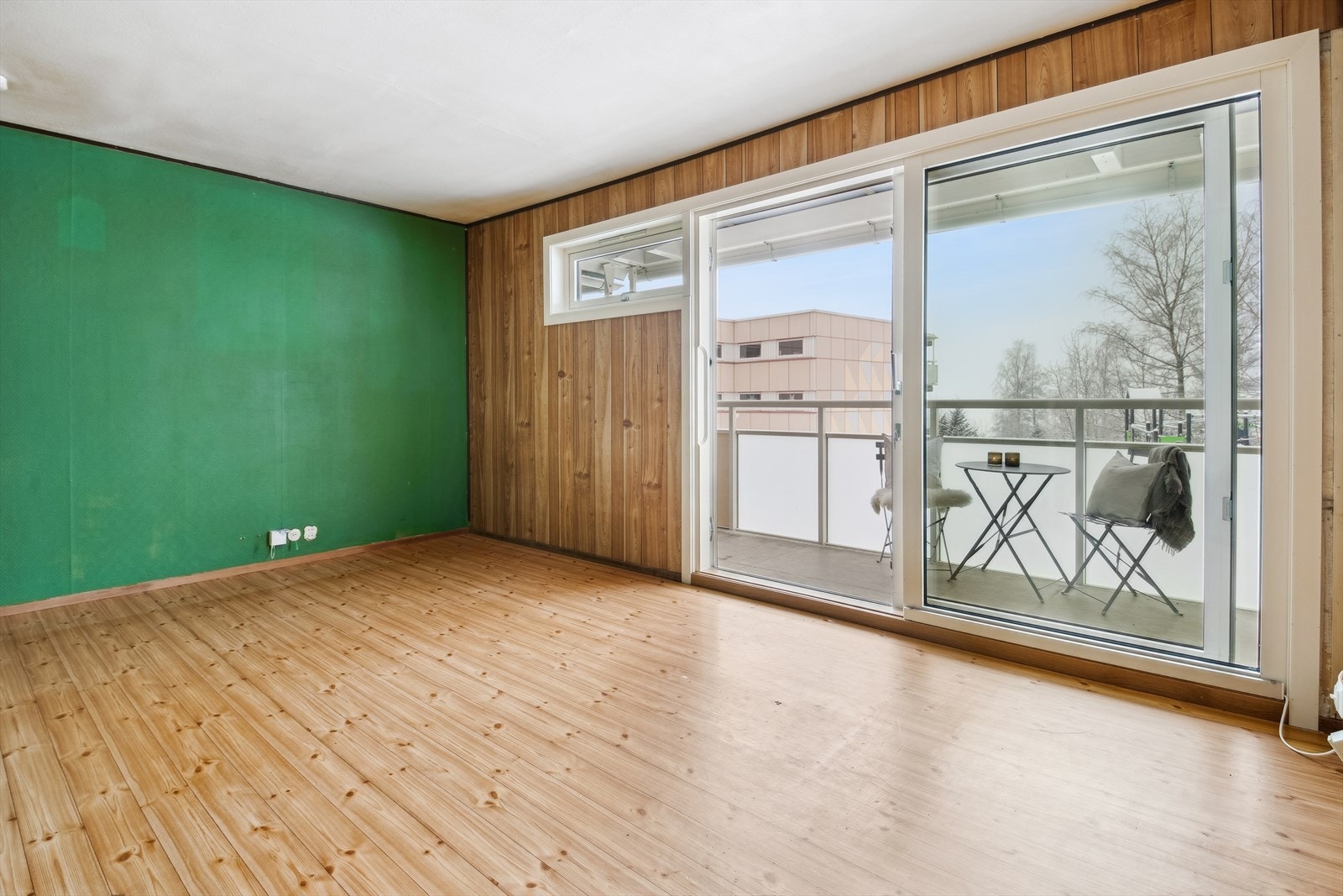 Fin stue med meget gode lysforhold Galleribilde
