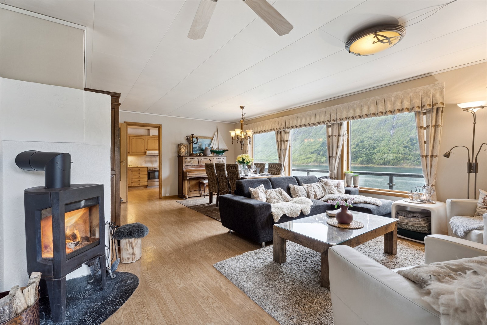 Romslig stue Galleribilde