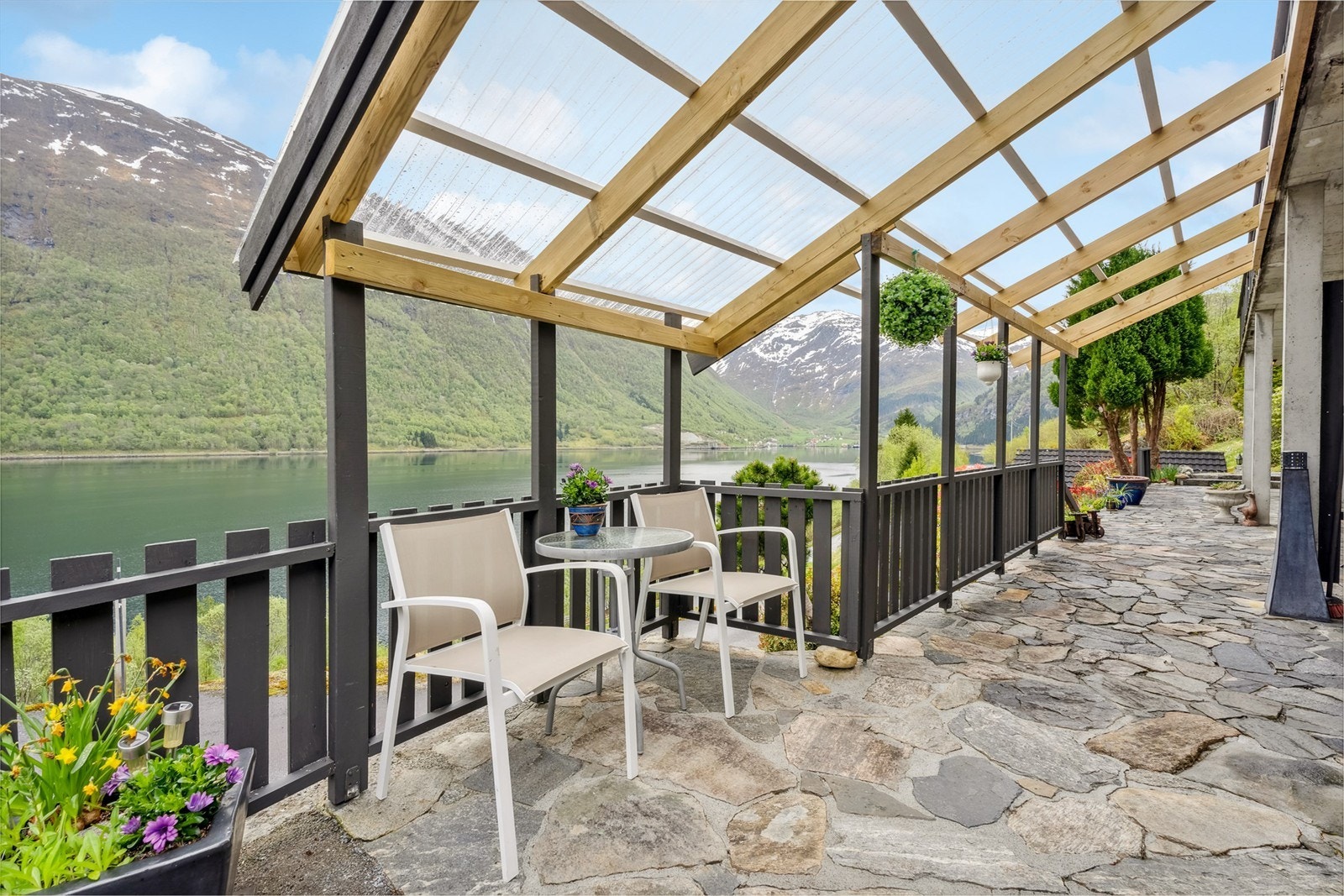 Overbygd terasse i underetasjen Galleribilde