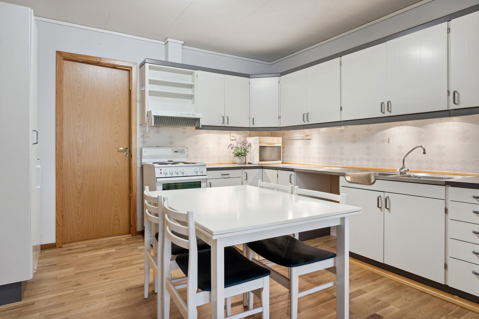 Kjøkken i sokkelleilighet Galleribilde