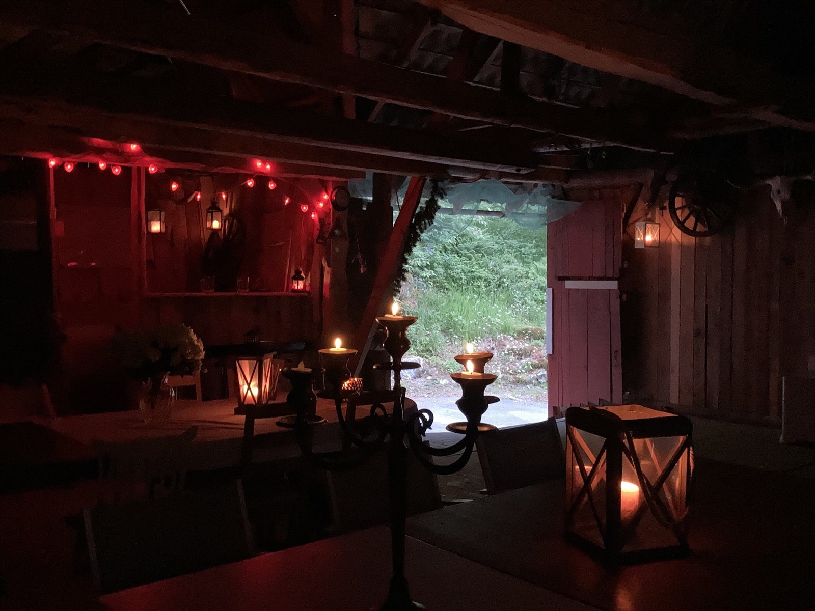 Kveldstemning i løa. Galleribilde