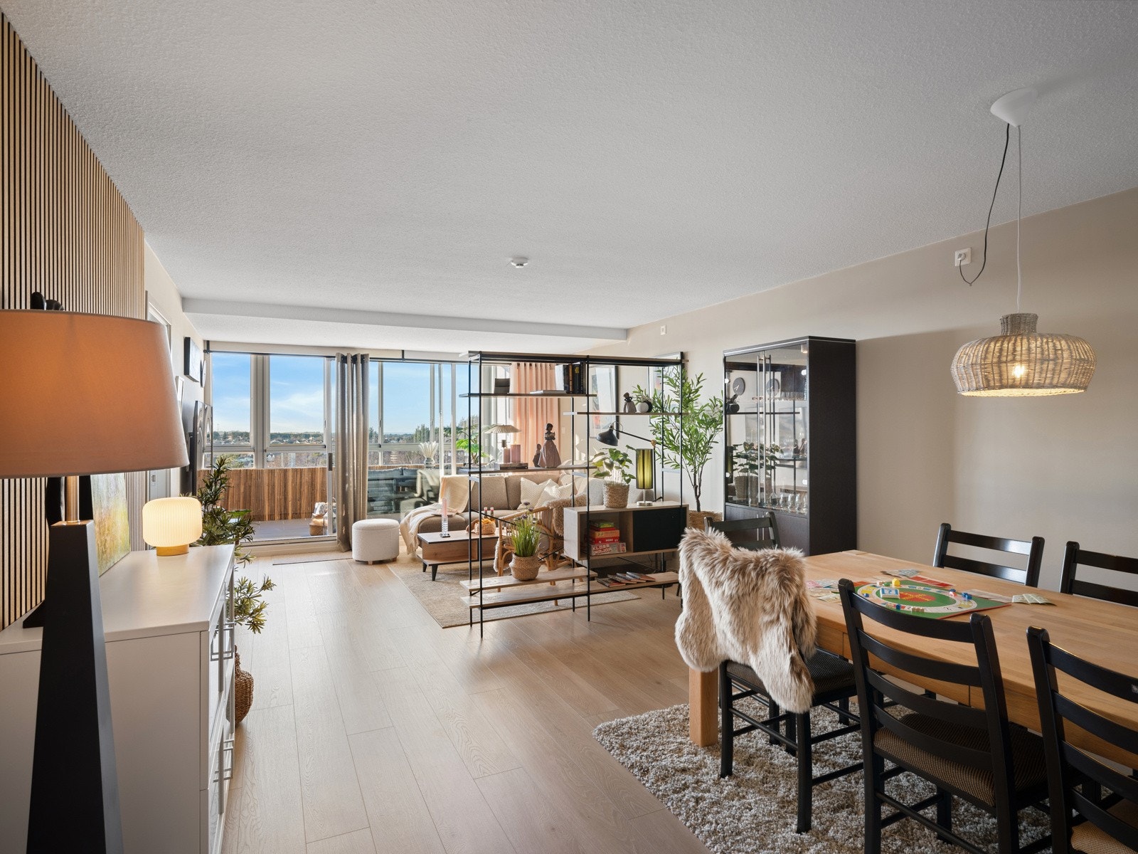 En lekker leilighet med to soverom, stor innglasset balkong med gode sol- og utsiktforhold Galleribilde