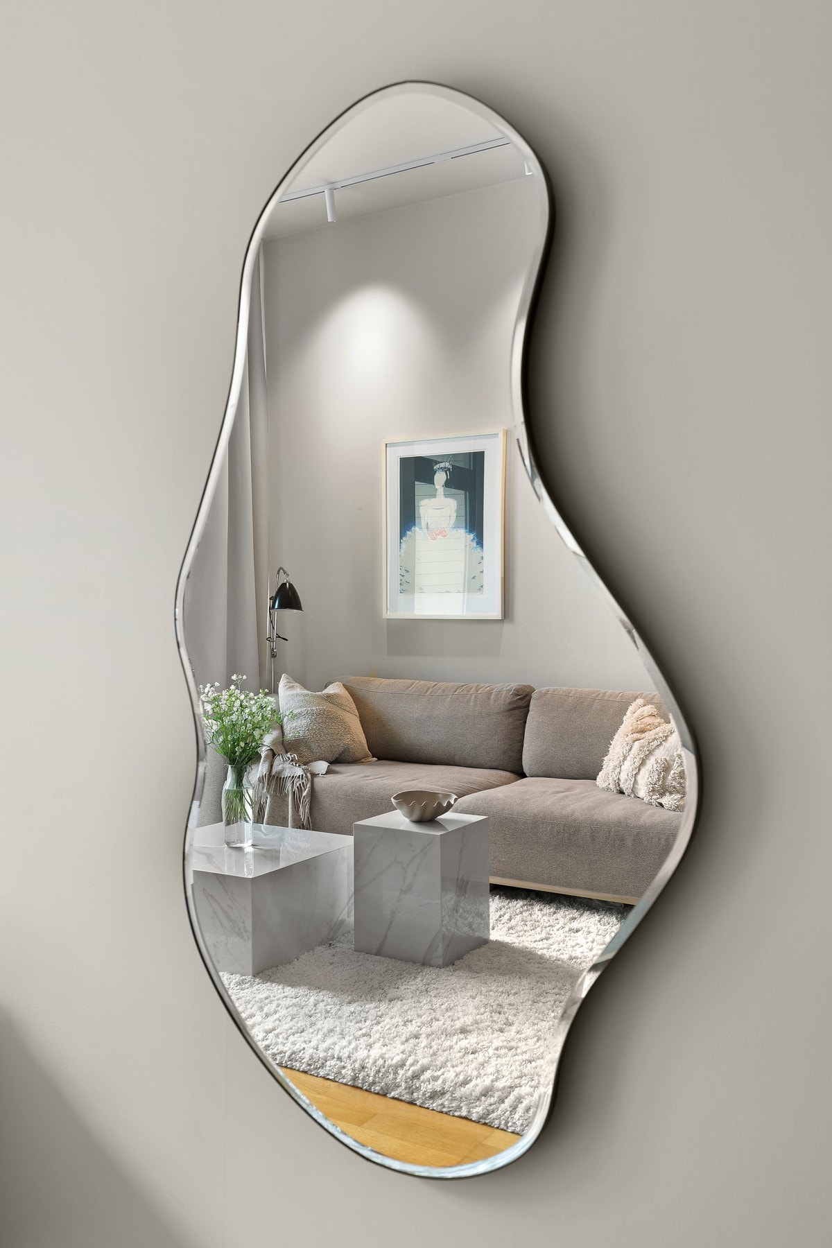 Delikate fargevalg gir et moderne preg, samt en behagelig romfølelse. Galleribilde