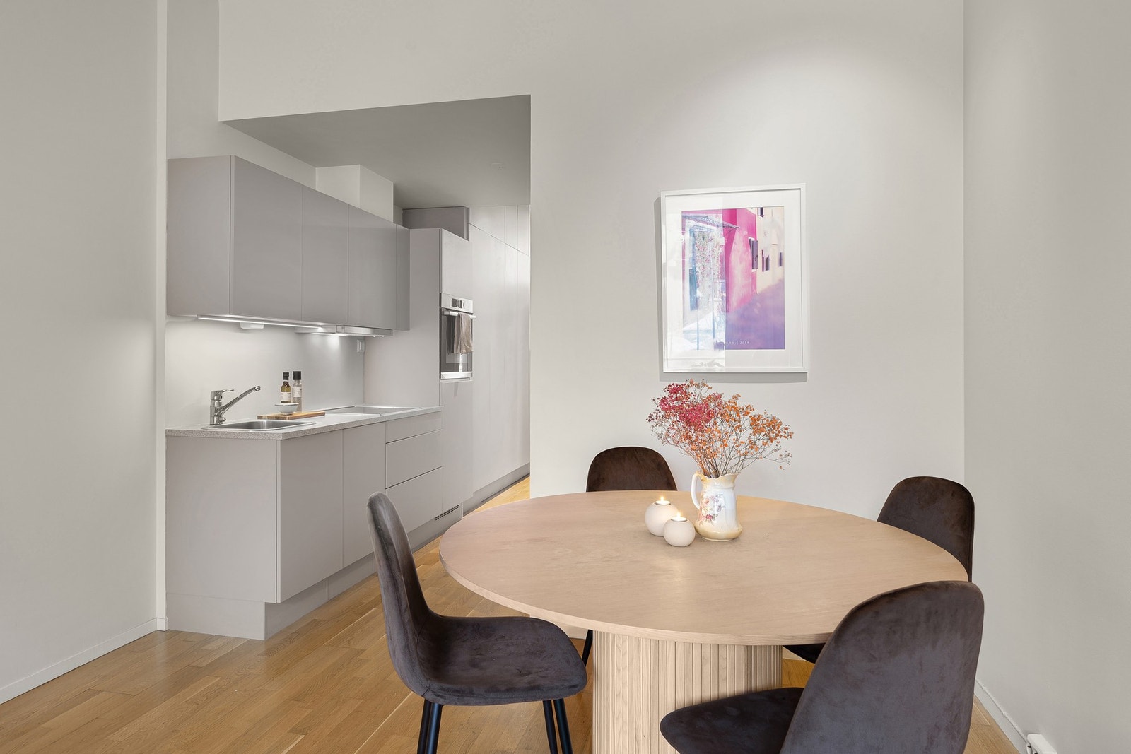 Spiseseksjonen finner sin naturlige plassering i stuehjørnet. Galleribilde