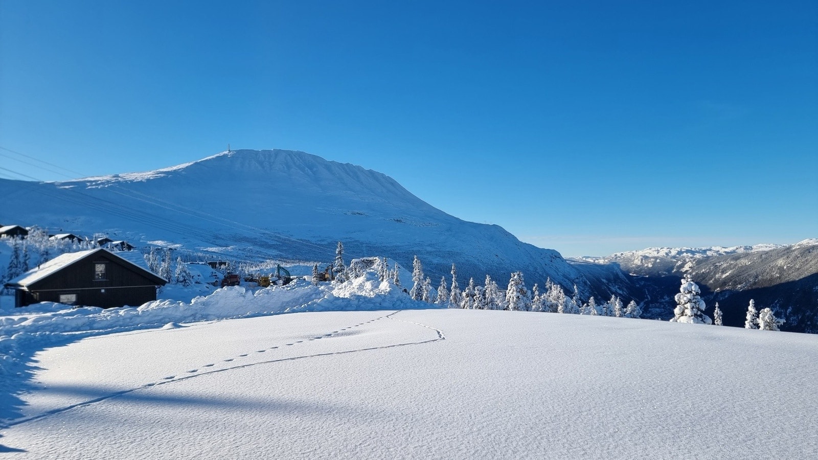 Foto fra tomteområdet mot Gaustatoppen Galleribilde