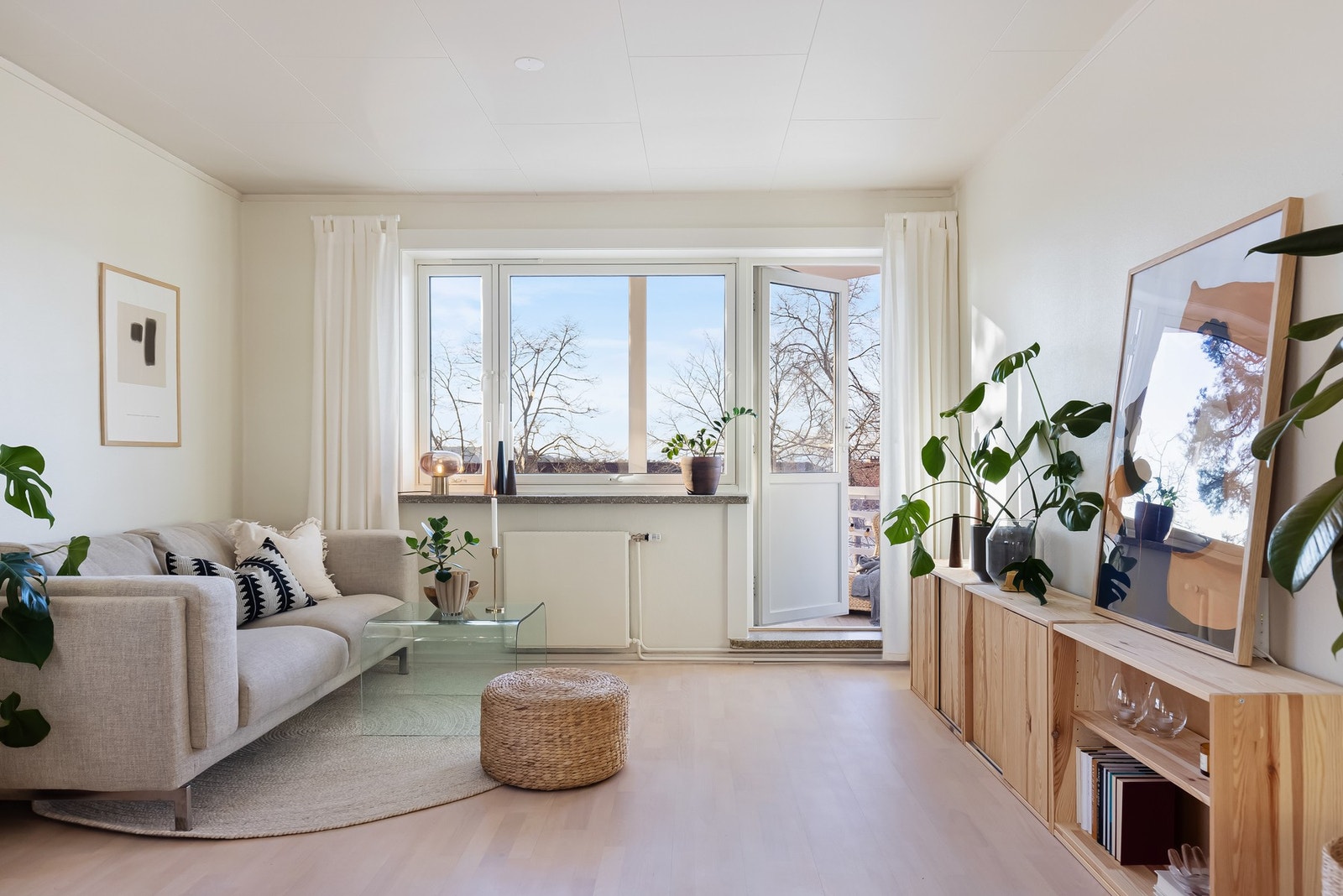 Dette er en lys og luftig 2-roms hjørneleilighet med god intern beliggenhet. Galleribilde