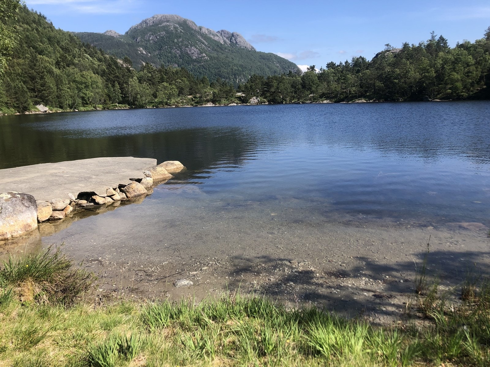 Flott badeplass i kort avstand fra feltet. Galleribilde