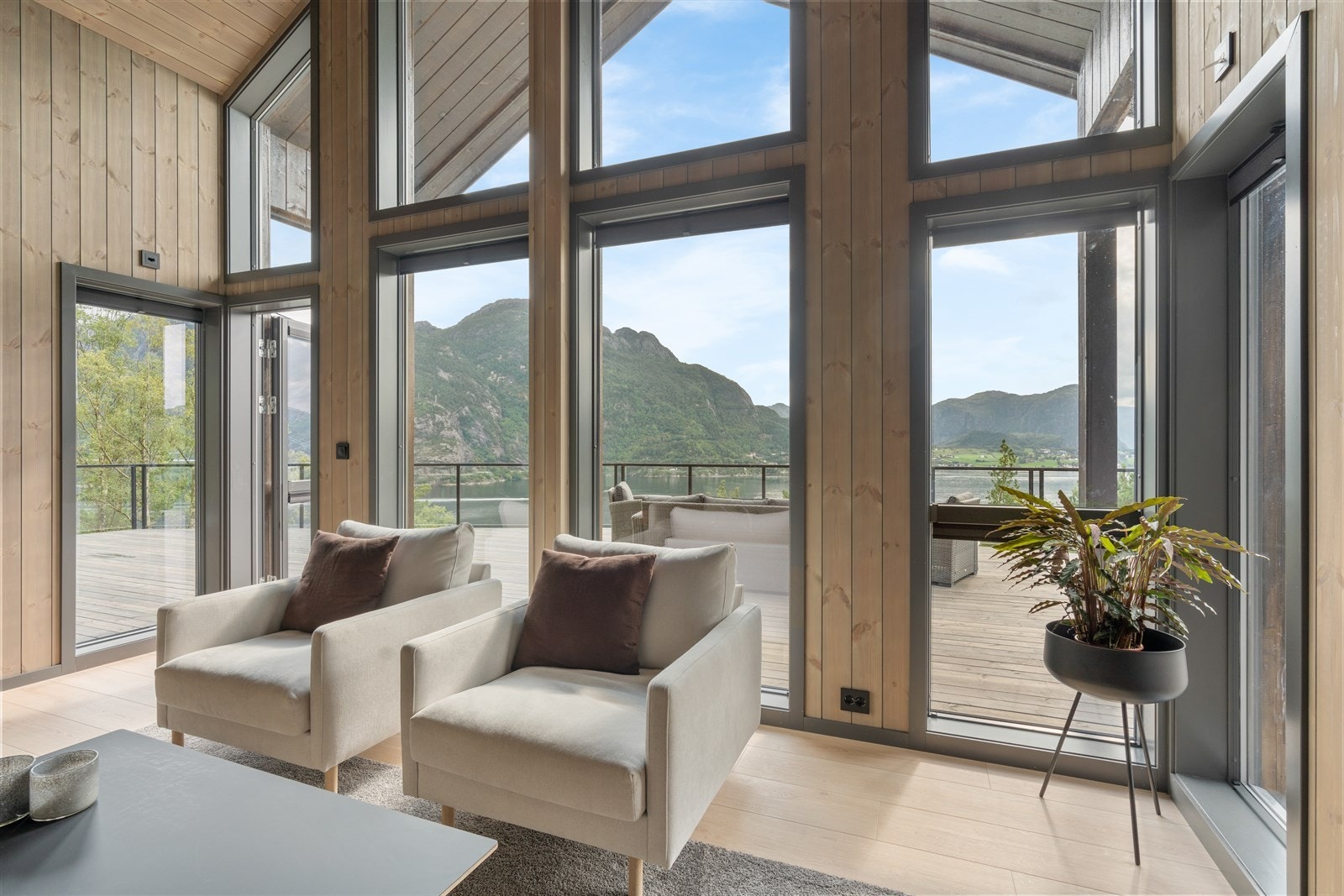 Bilde fra en av hyttene oppført på feltet. Galleribilde