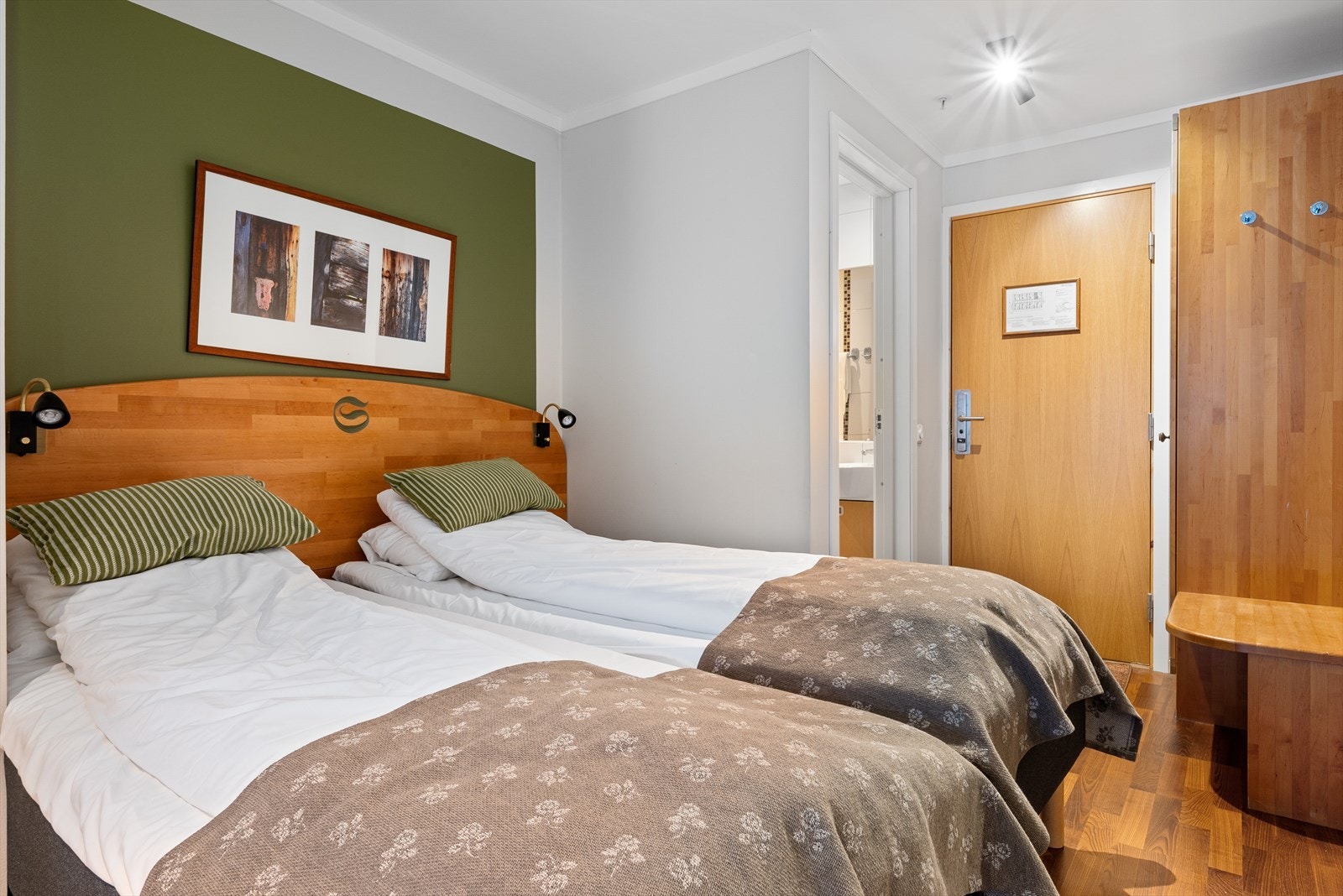 Her er rom 507. Rom 507 består av oppholdsrom/soverom og bad. Galleribilde