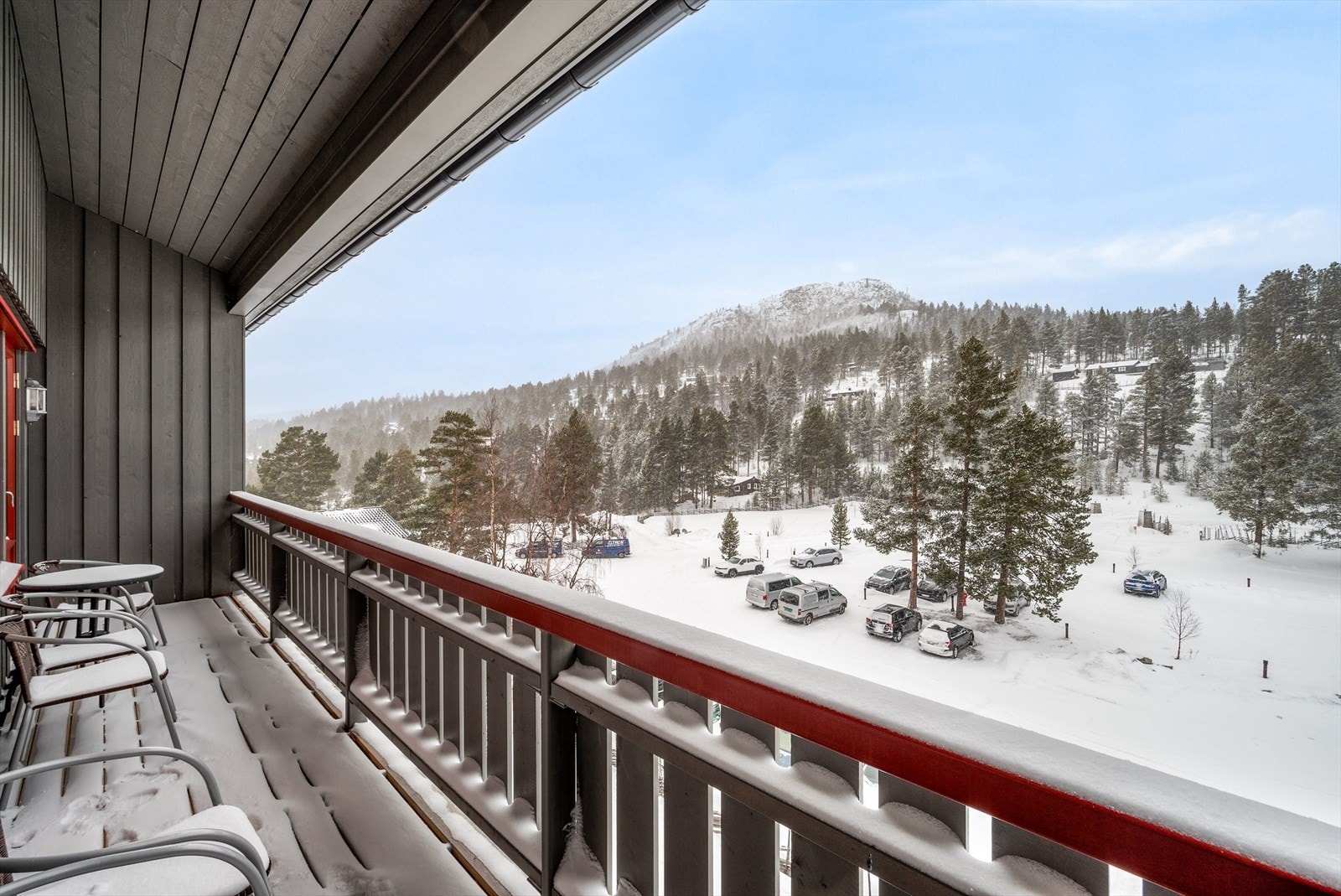 Veranda med utsikt mot Savalkletten. Galleribilde