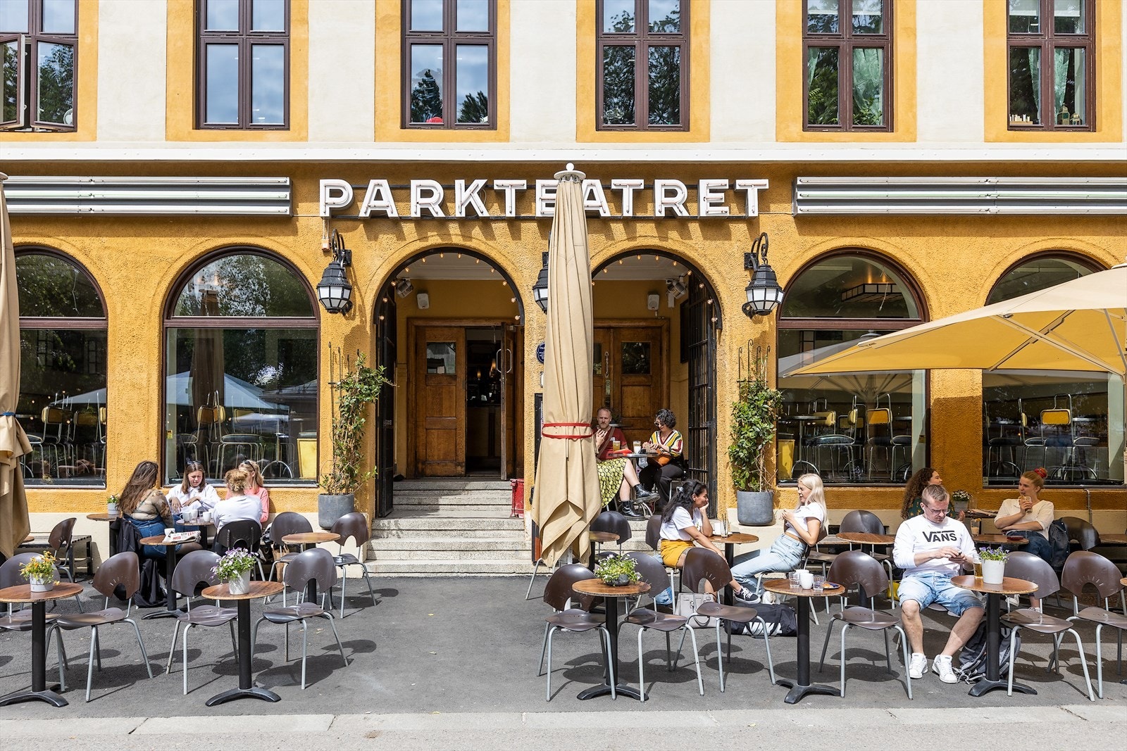 Grünerløkka er blant de mest stemningsfulle bydelene i Oslo, og kan by på en rekke spennende kaféer og restauranter, samt et pulserende uteliv Galleribilde
