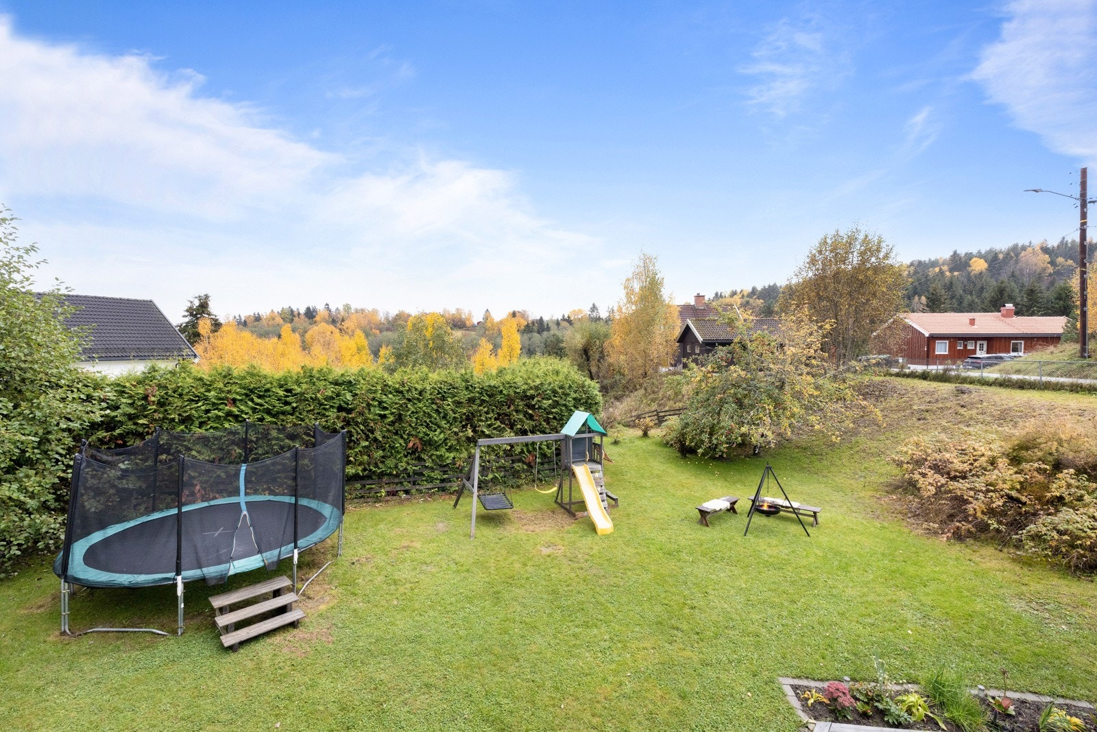 Utsikt ned til hagen. Galleribilde