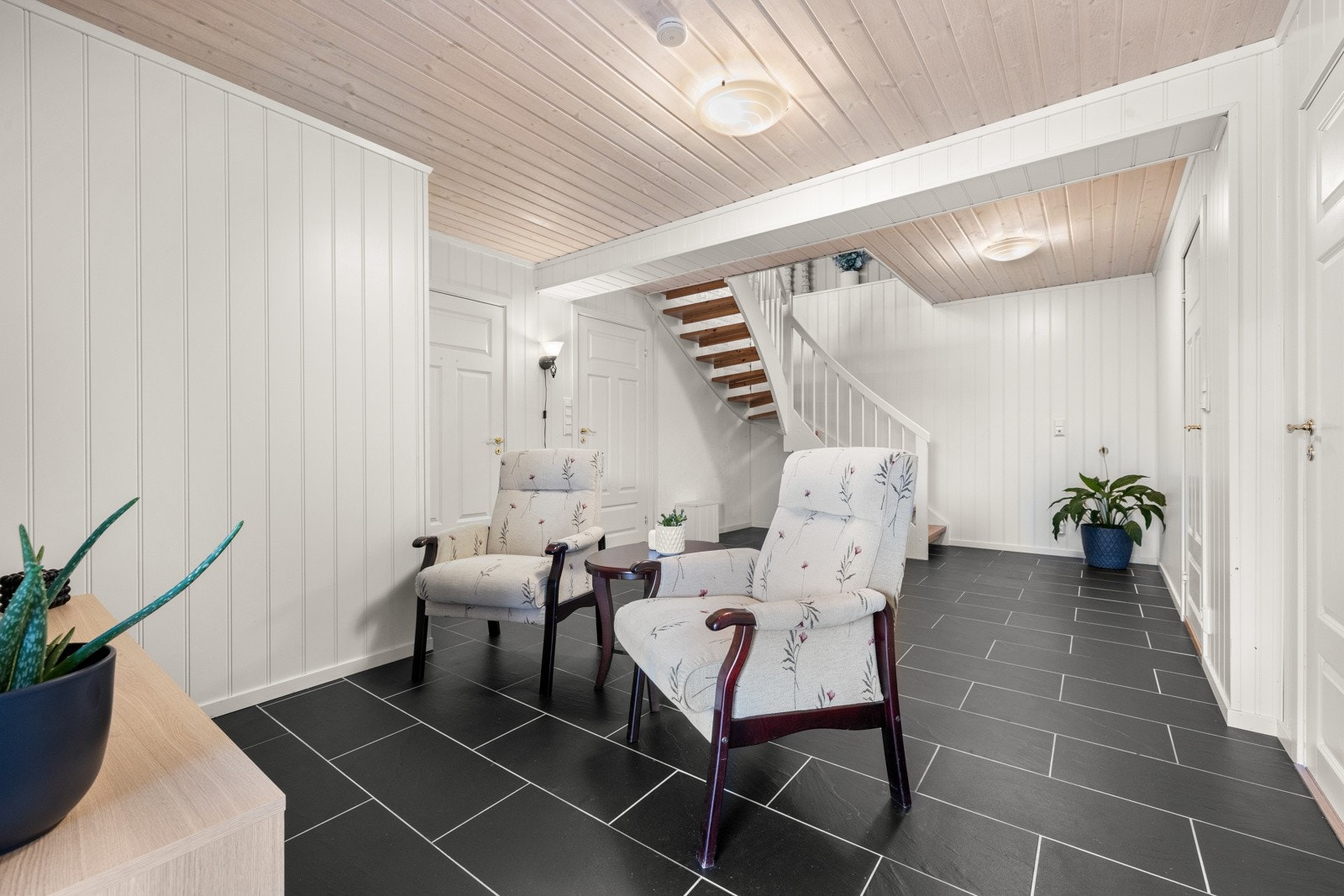 Hele underetasjen har underliggende gulvvarme. Galleribilde