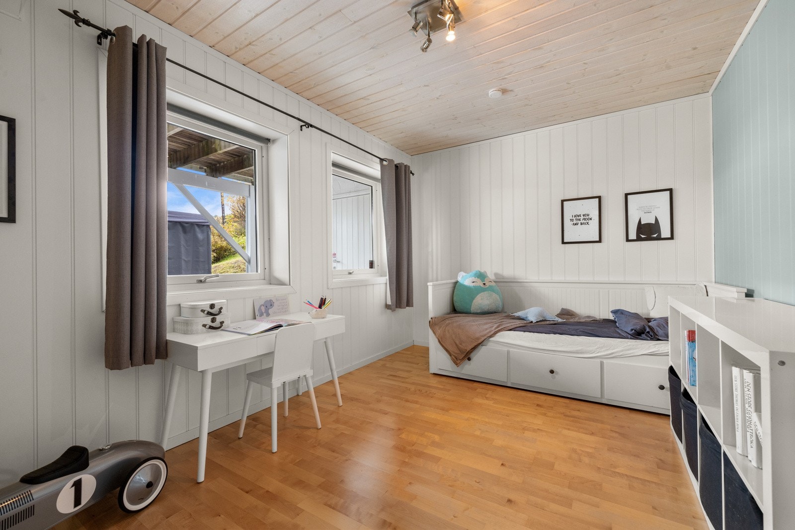 Barnerommene har plass til alt du trenger. Galleribilde