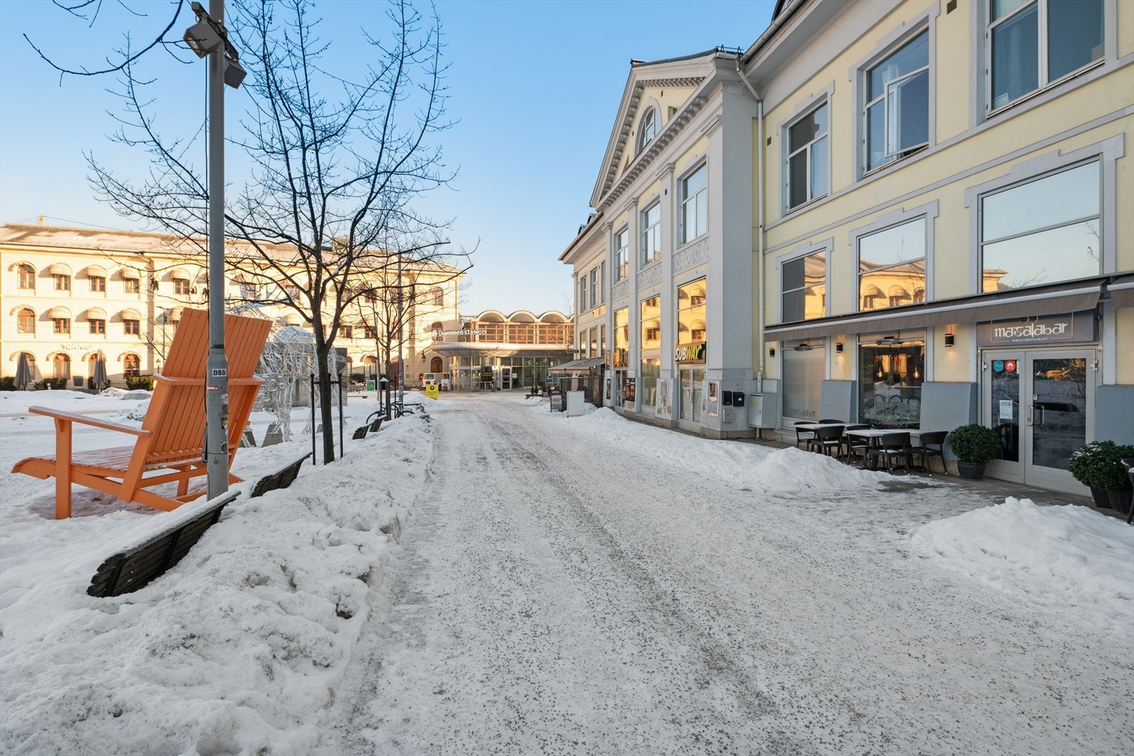 Her bor du urbant, omgitt av butikker, kafeer, spisesteder og servicetilbud. Galleribilde