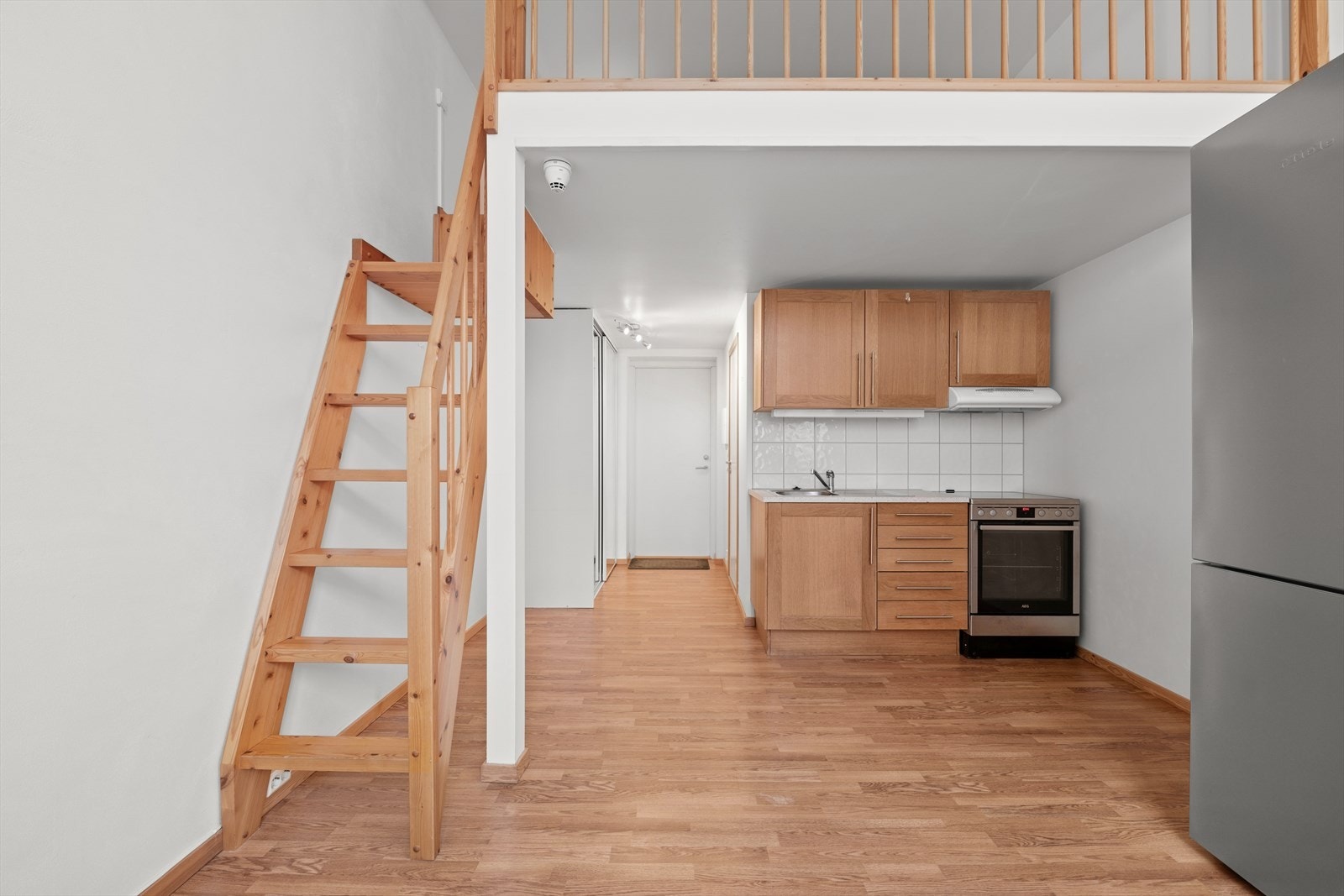 Stue/kjøkken i en åpen løsning Galleribilde