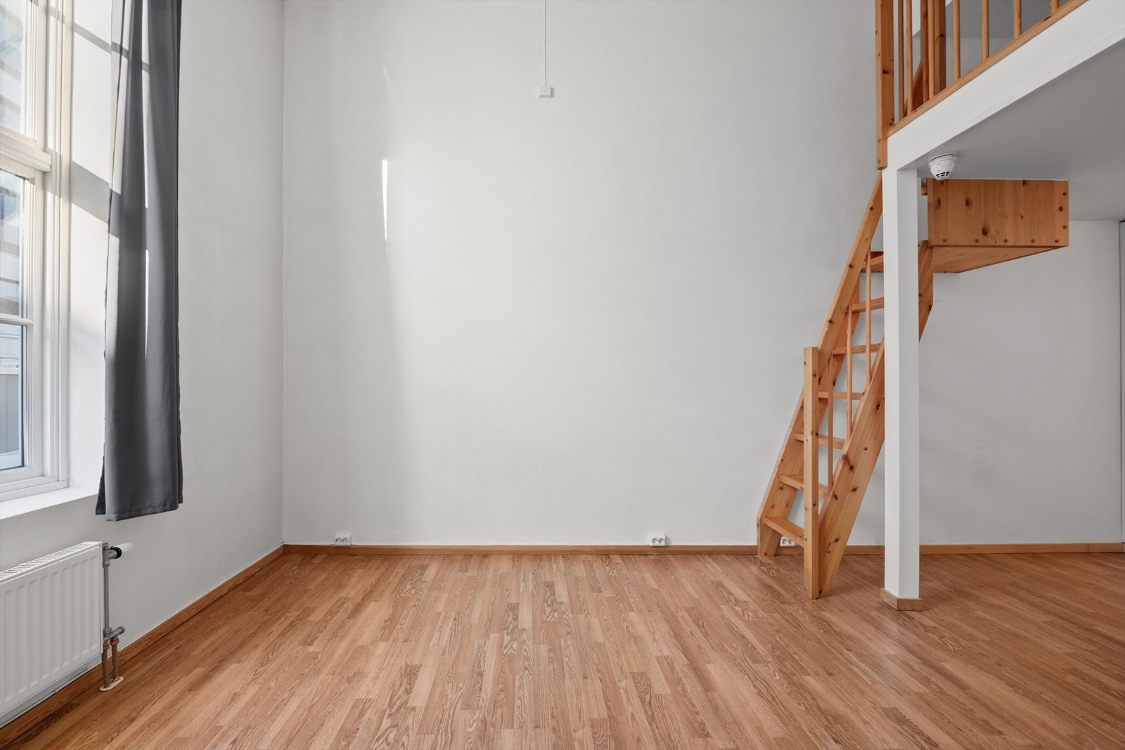 Adkomst til hems via trapp Galleribilde