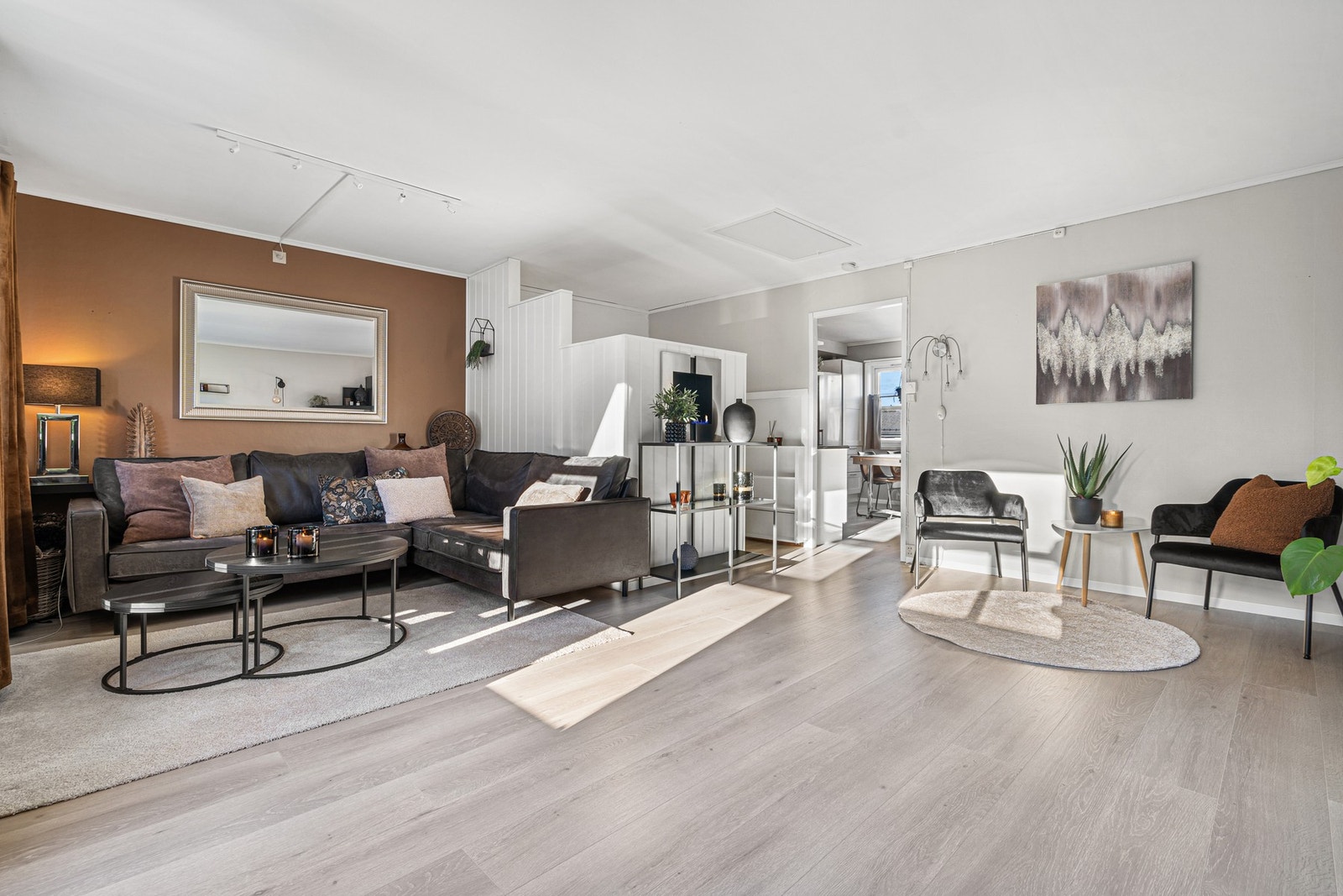 I 2011 ble det montert biobrenselpeis på stua. Denne bidrar til en hyggelig atmosfære. Galleribilde