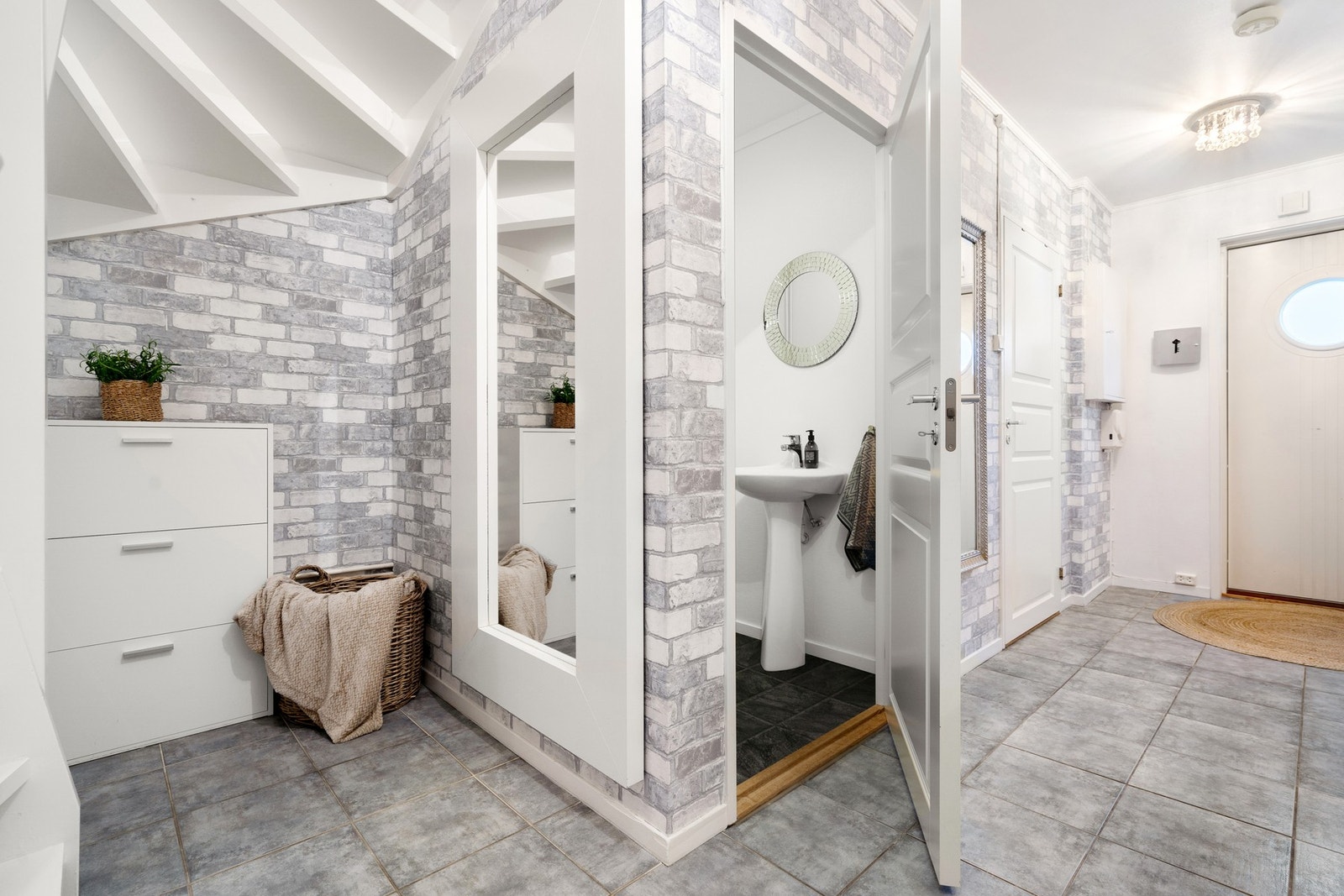 Boligen har oppvarming gjennom fjernvarme. Galleribilde