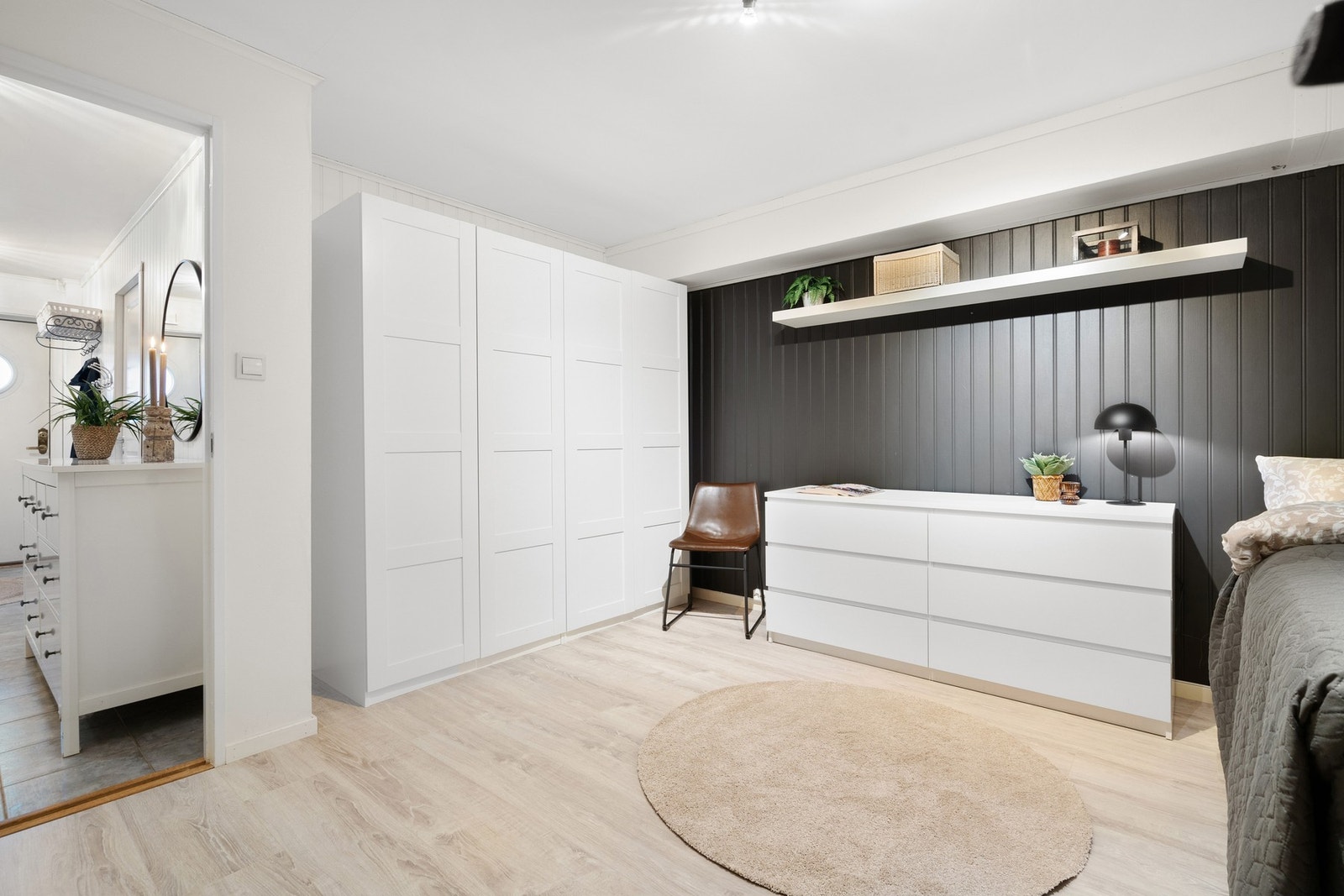 Her har man rikelig med skapplass. Galleribilde