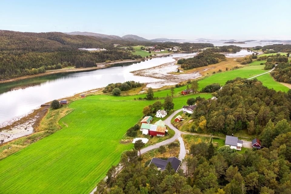 Flott sted å bo, med Val videregående skole i bakgrunnen. Galleribilde