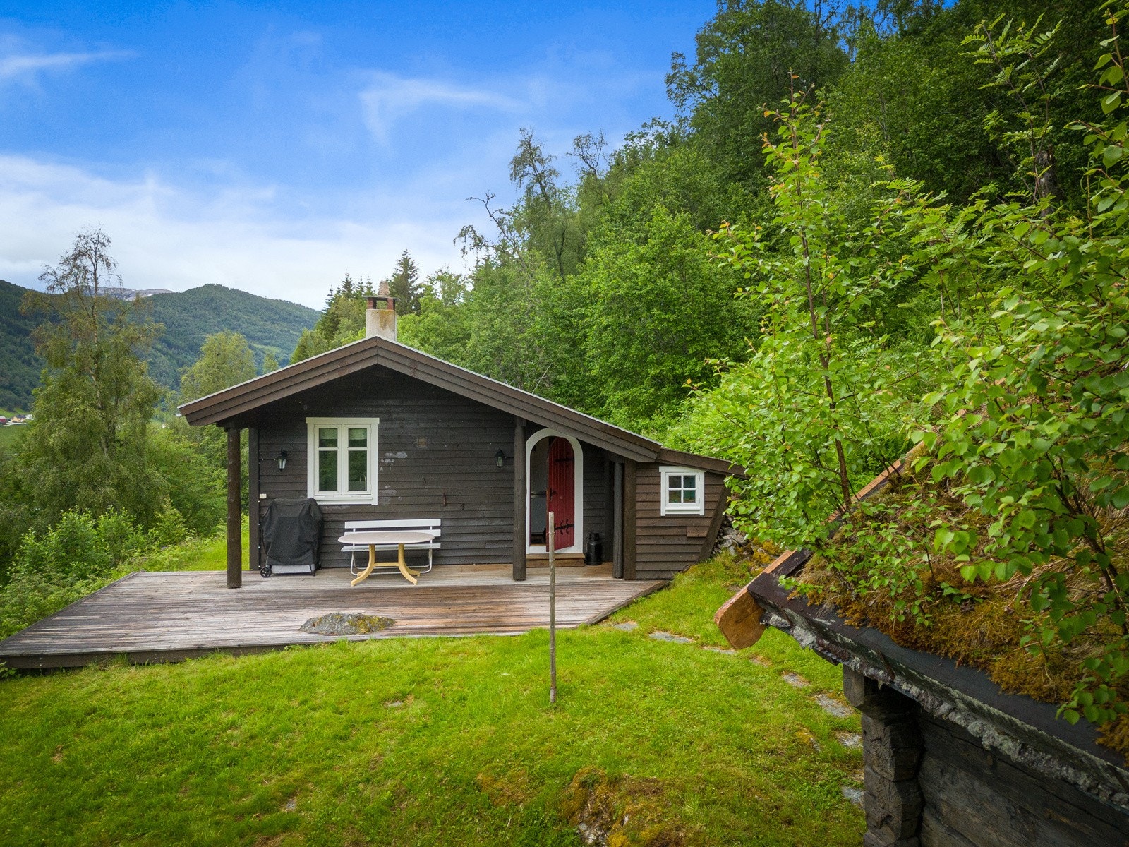 Terrasse i gavl med gode solforhold. Galleribilde
