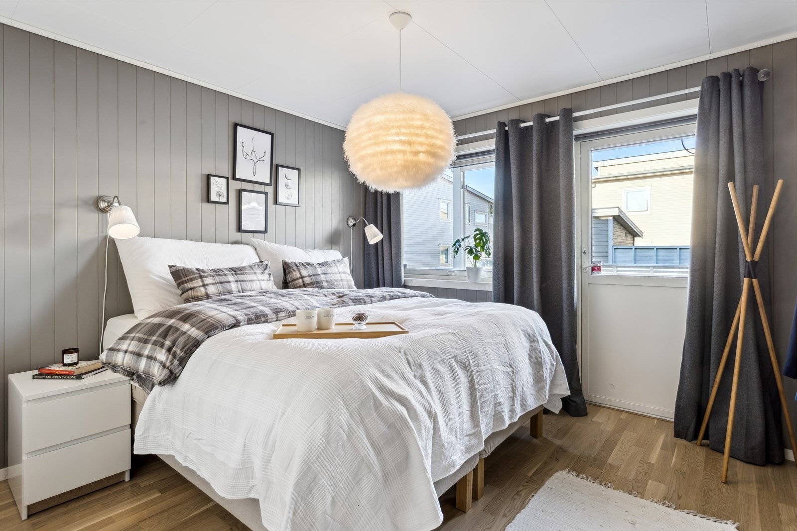 Boligen har fire soverom i underetsjen. Dette er ca. 11,5 kvm og er ett av soverommene med utgang til terrassen. Galleribilde