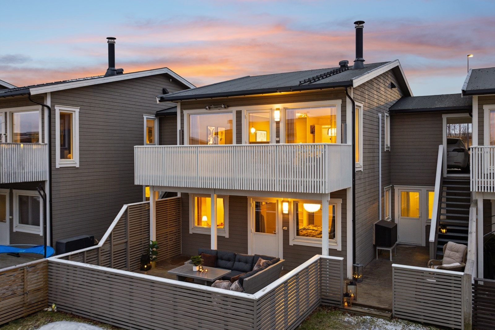 Aktiv Eiendomsmegling v/Marius Kvalvik har gleden av å presentere Langekra 3 - en moderne enebolig i kjede med familievennlig planløsning over to etasjer. Galleribilde