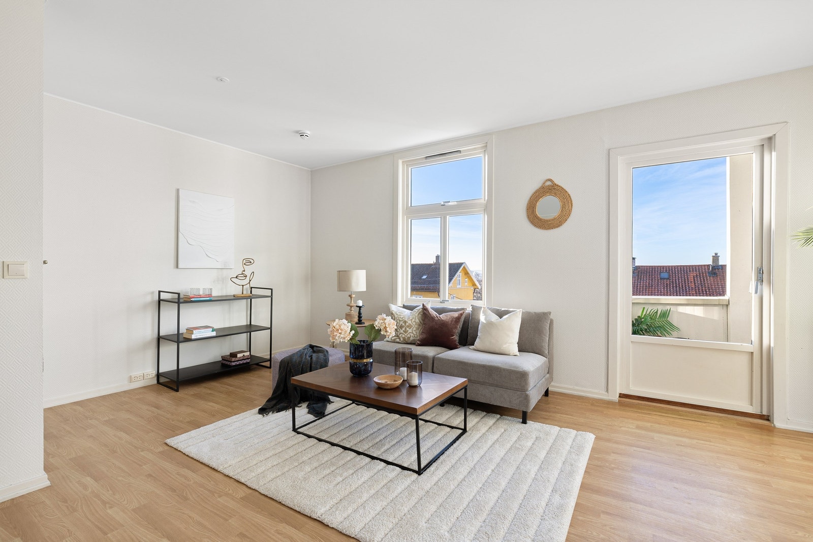 Stor stue med flere gode innredningsmuligheter Galleribilde