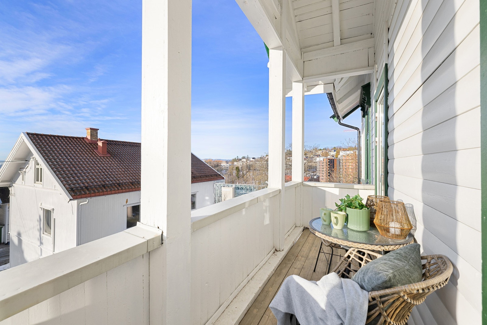 Balkongen har gode solforhold Galleribilde