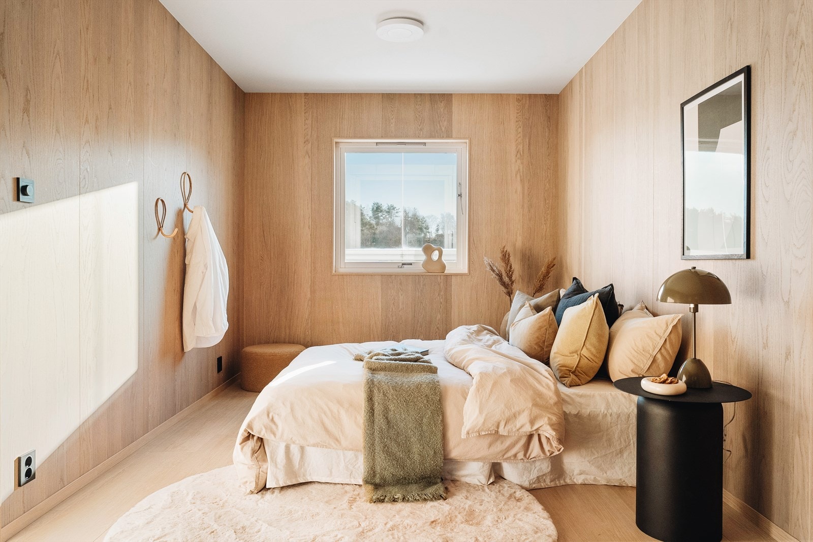 Hovedsoverommet måler hele 14,6 kvm | Med andre ord betyr det muligheter til rikelig med klesoppbevaring. Kanskje egen kontor sone i tillegg? Galleribilde