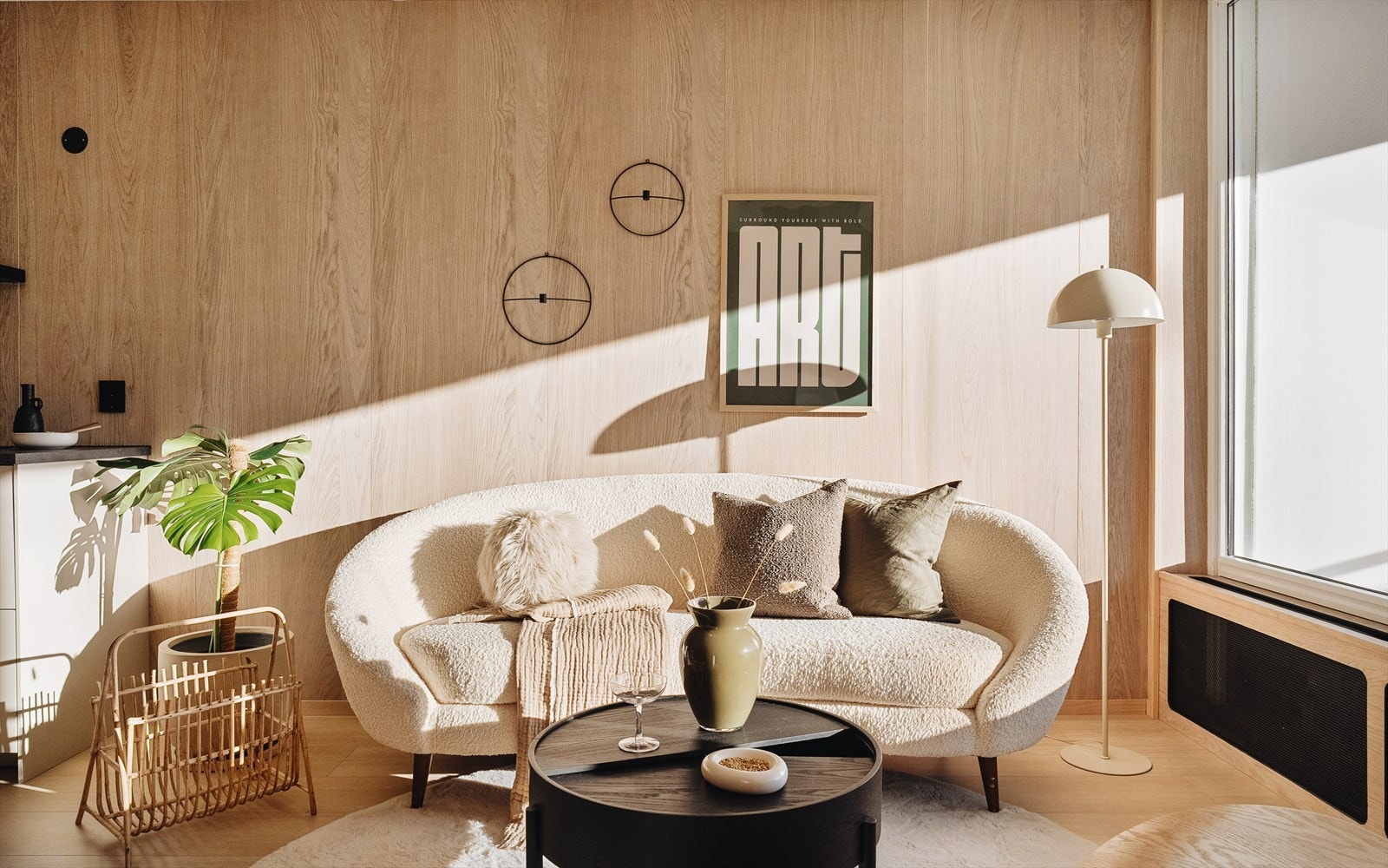 Merk hvordan radiatoren er elegant integrert inn i eiendommen på høyre siden av bildet. Galleribilde