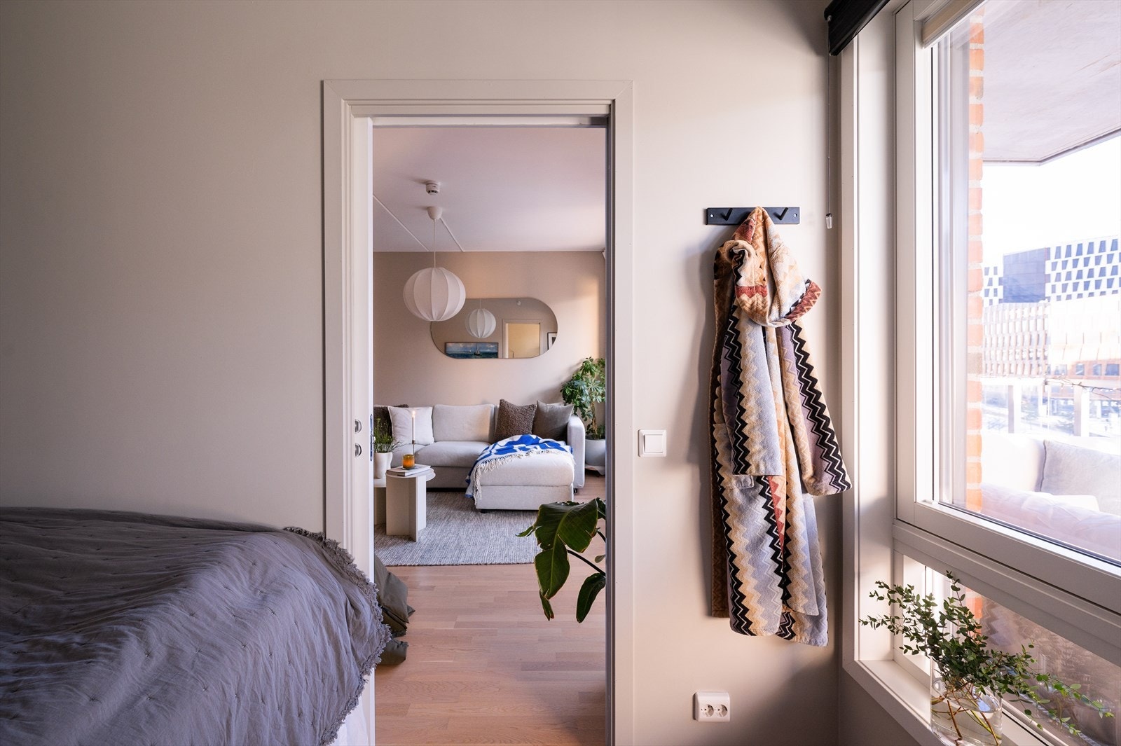 Luftig og godt planlagt soverom med "Laila-løsning", som gir optimal plassutnyttelse. Galleribilde
