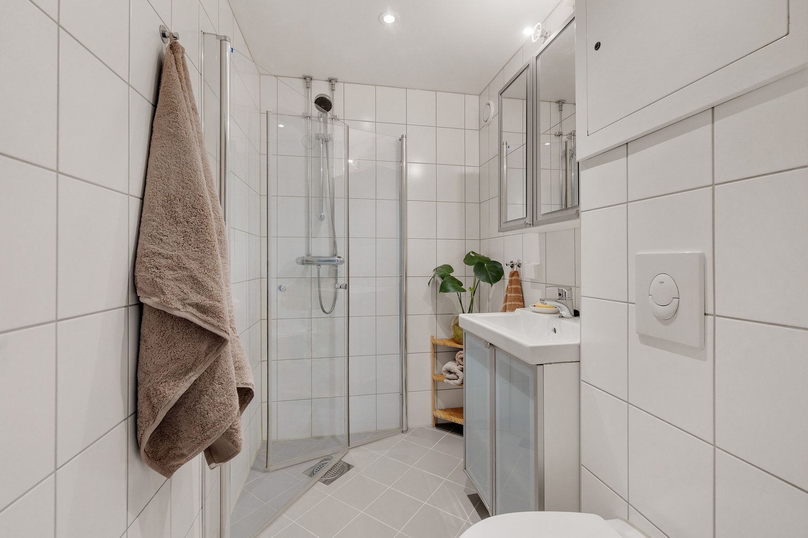 Pent flislagt bad fra 2016, gjort i regi av borettslaget. Galleribilde