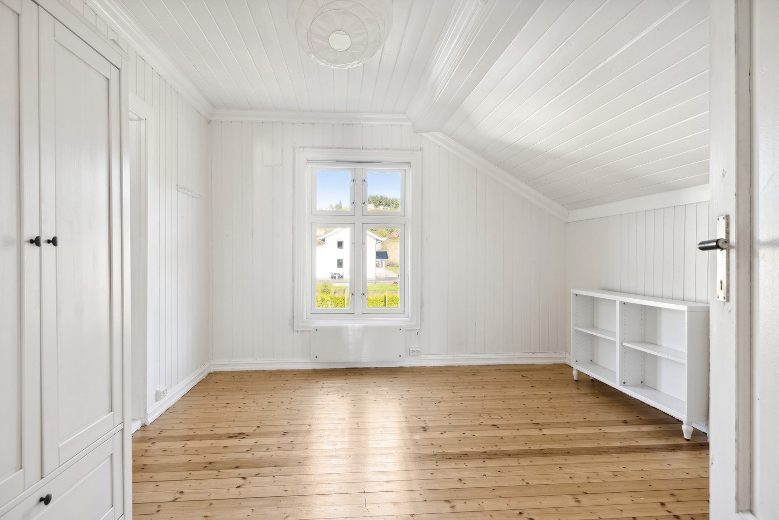 Alle 4 soverom ligger i boligens andre etasje. Galleribilde