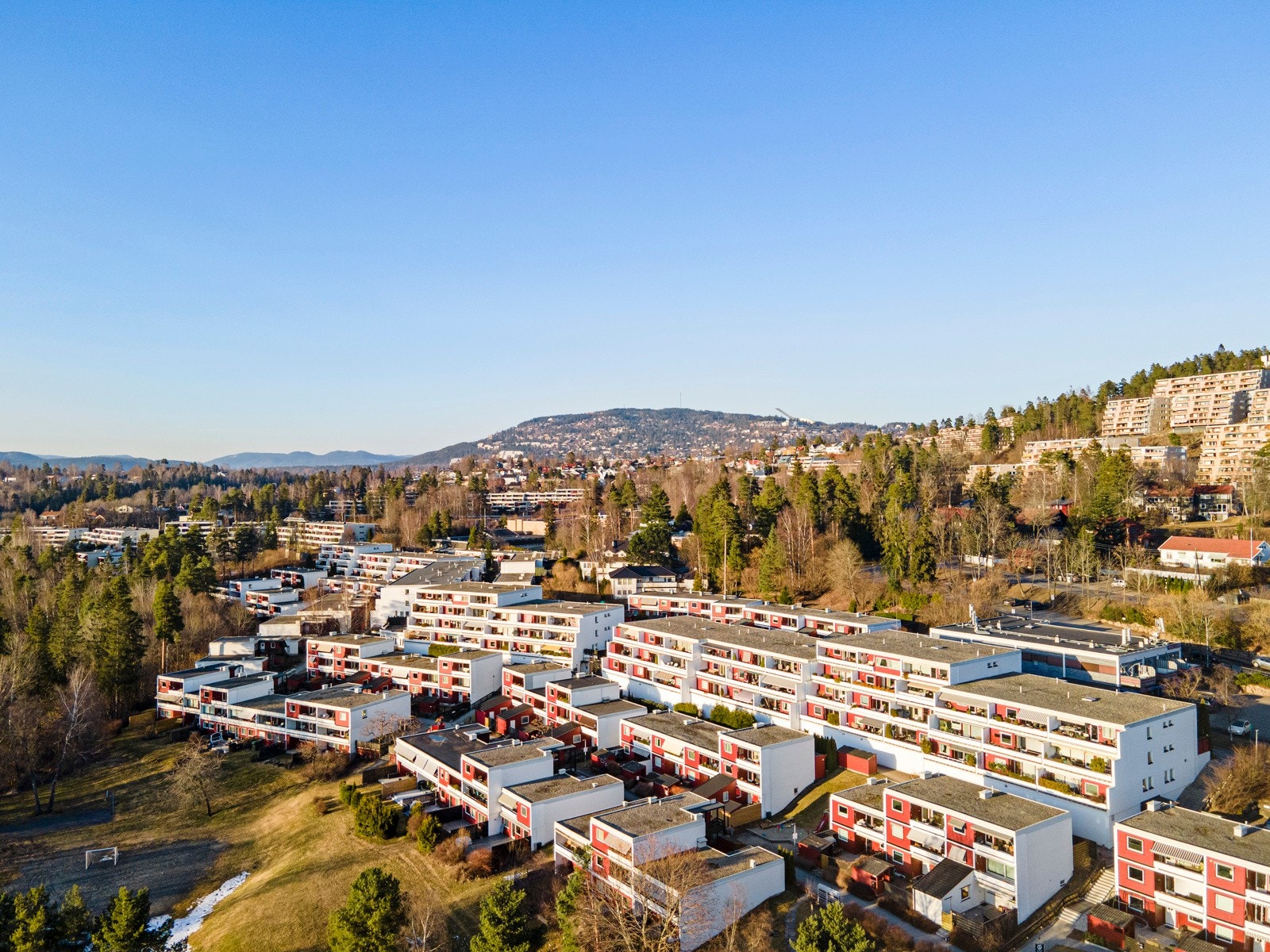 Nabolaget er svært barnevennlig med kort vei til barnehage og skole. Galleribilde