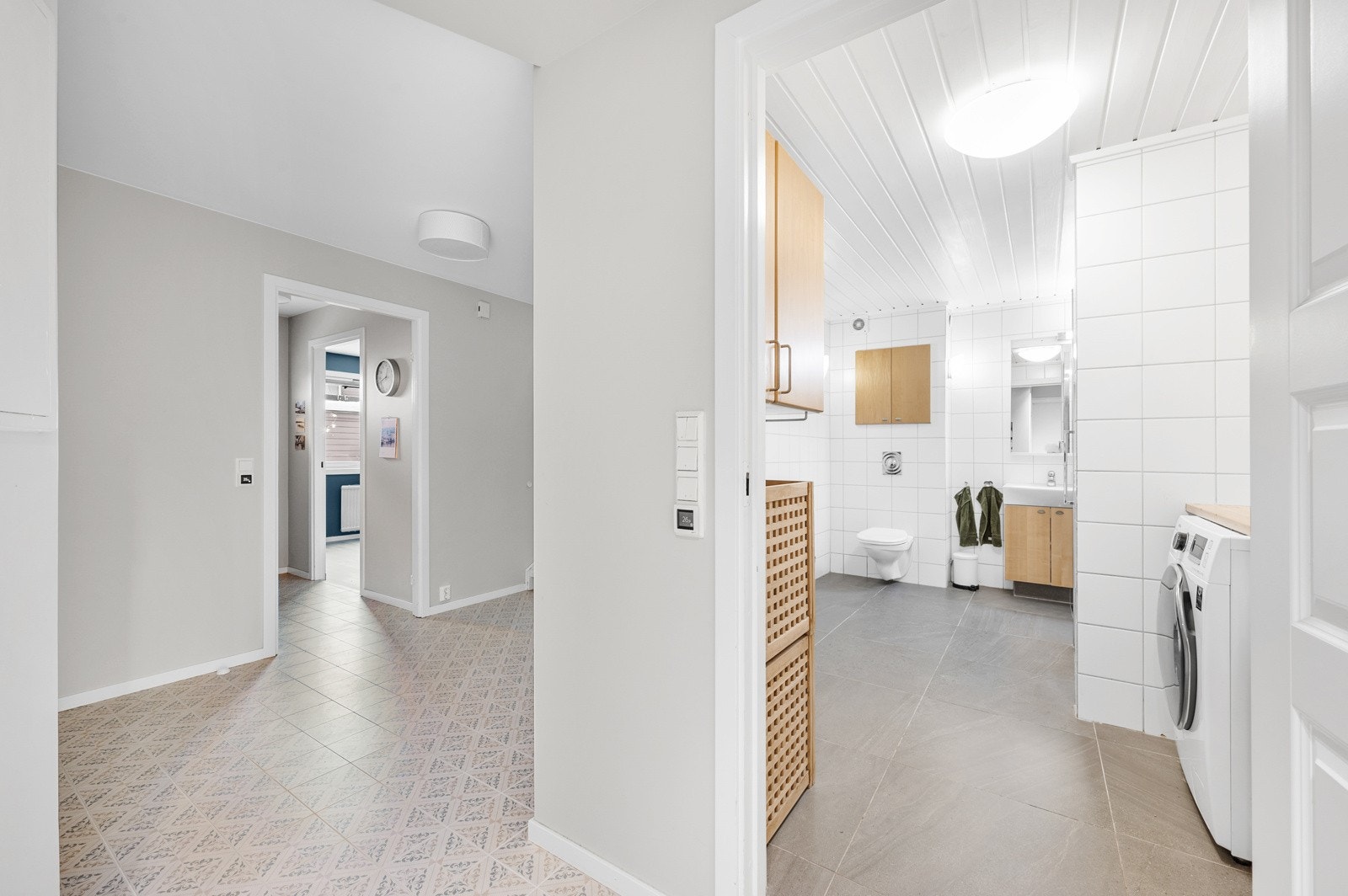 Det er gulvvarme i entré og gang i 1. etasje. Galleribilde