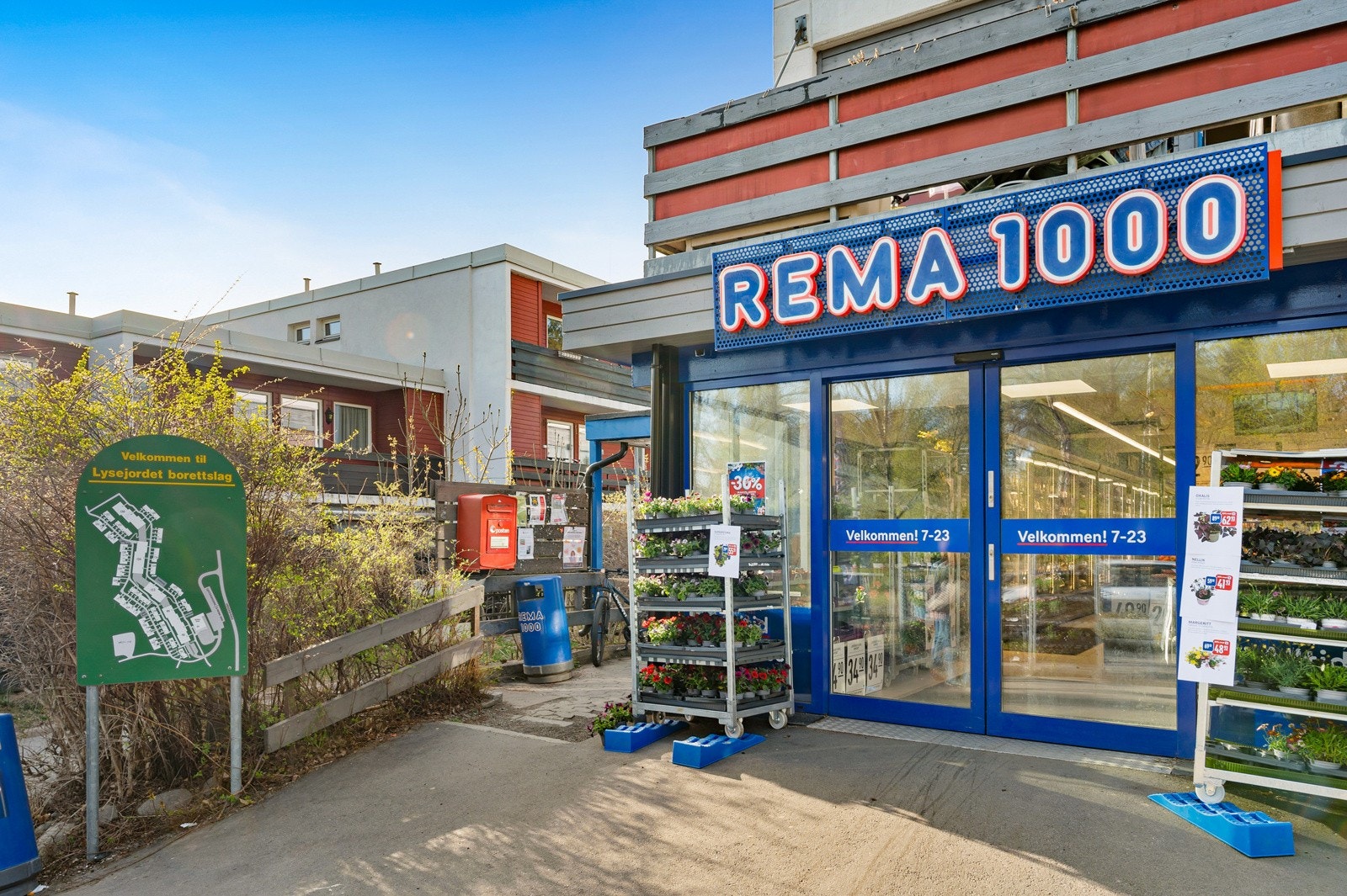 Fra boligen er det umiddelbar nærhet til dagligvarehandel. Galleribilde